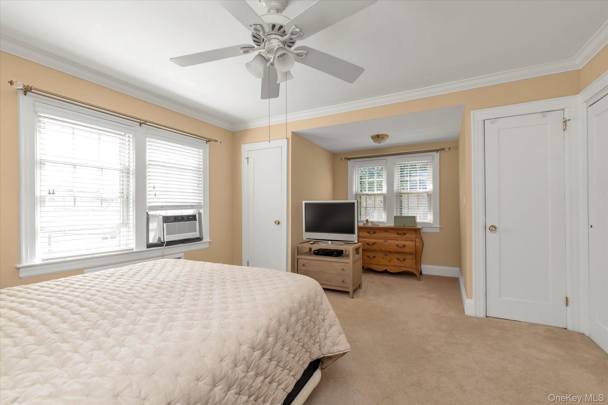 59 Manor Road, Lynbrook, NY 11563