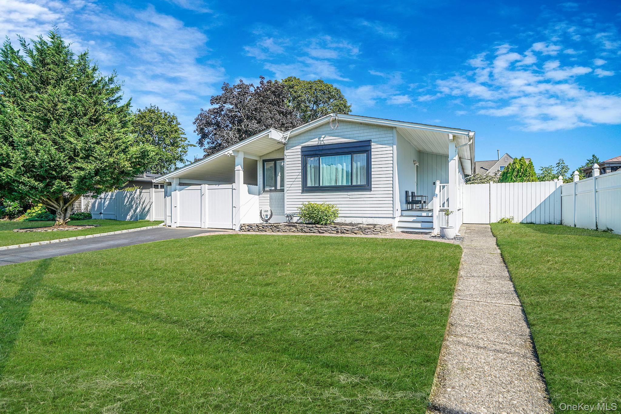 107 Days Avenue, Selden, NY 11784