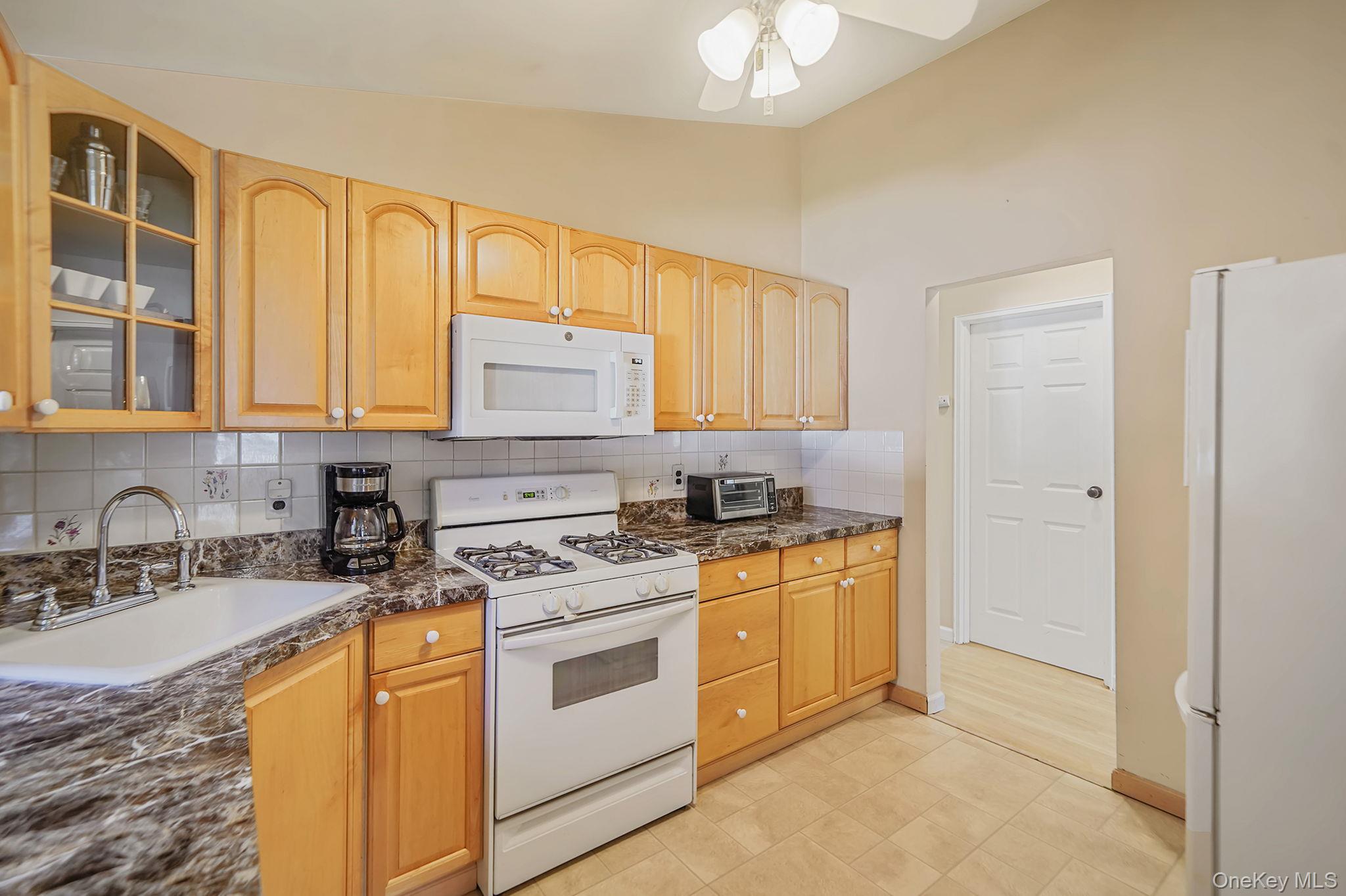 107 Days Avenue, Selden, NY 11784