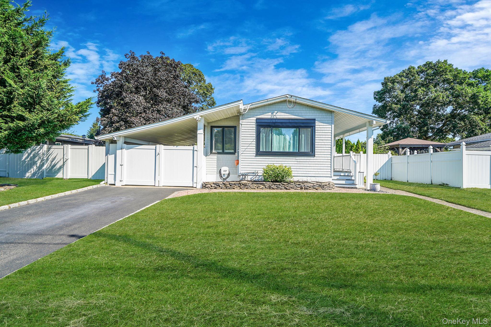 107 Days Avenue, Selden, NY 11784