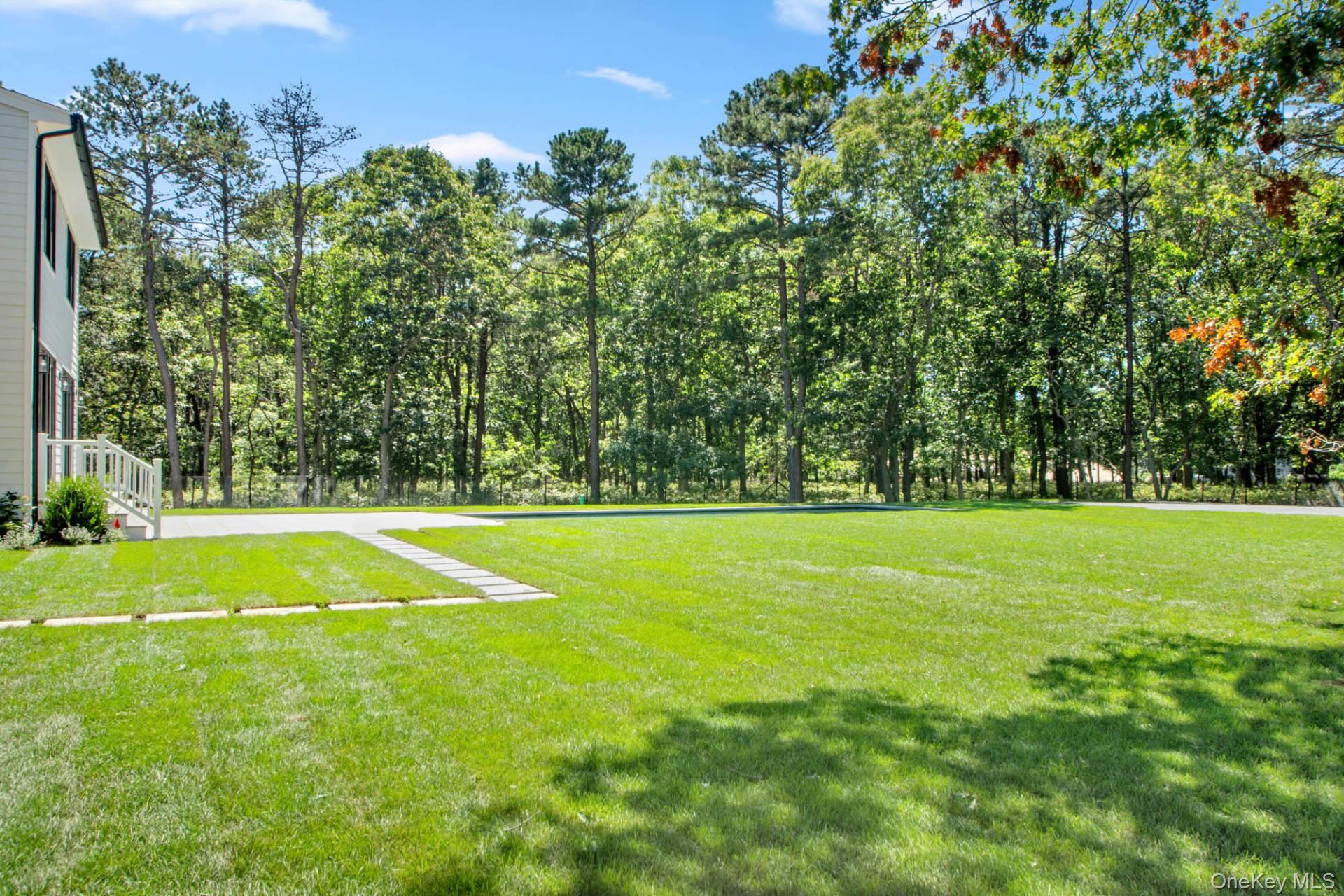 95 N Summit Boulevard, Westhampton, NY 11977