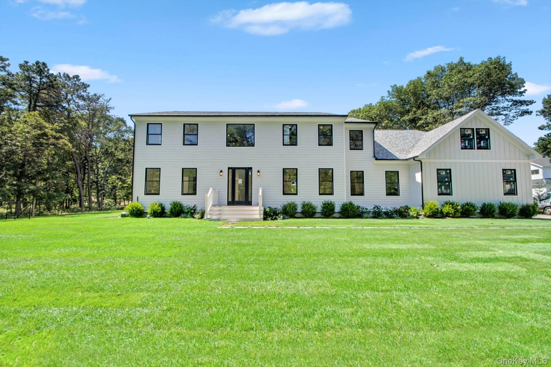 95 N Summit Boulevard, Westhampton, NY 11977