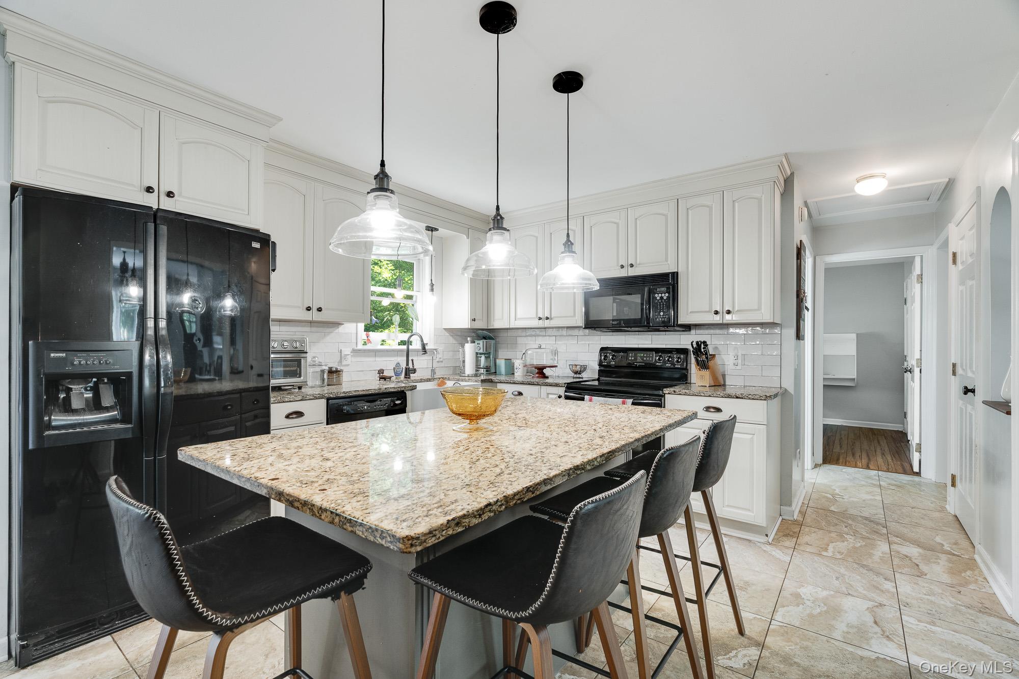 22 Mountain View Avenue, Staatsburg, NY 12580