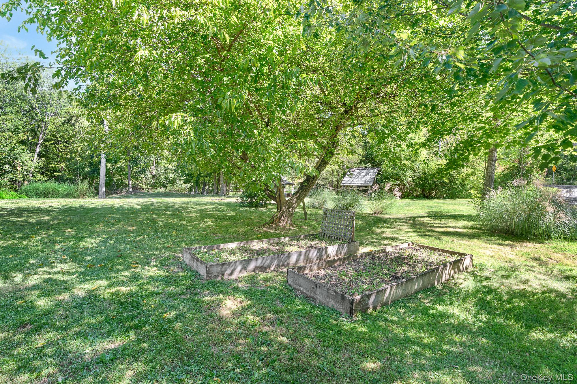 22 Mountain View Avenue, Staatsburg, NY 12580