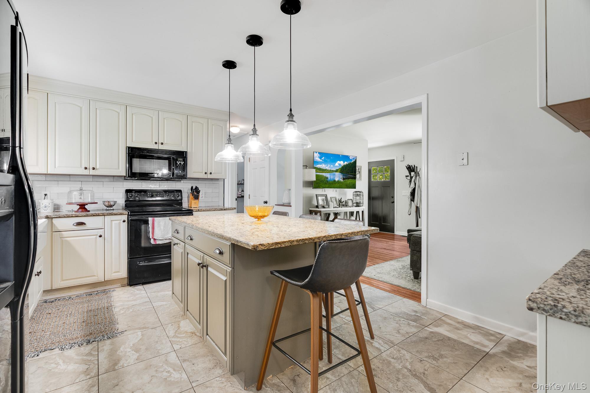 22 Mountain View Avenue, Staatsburg, NY 12580