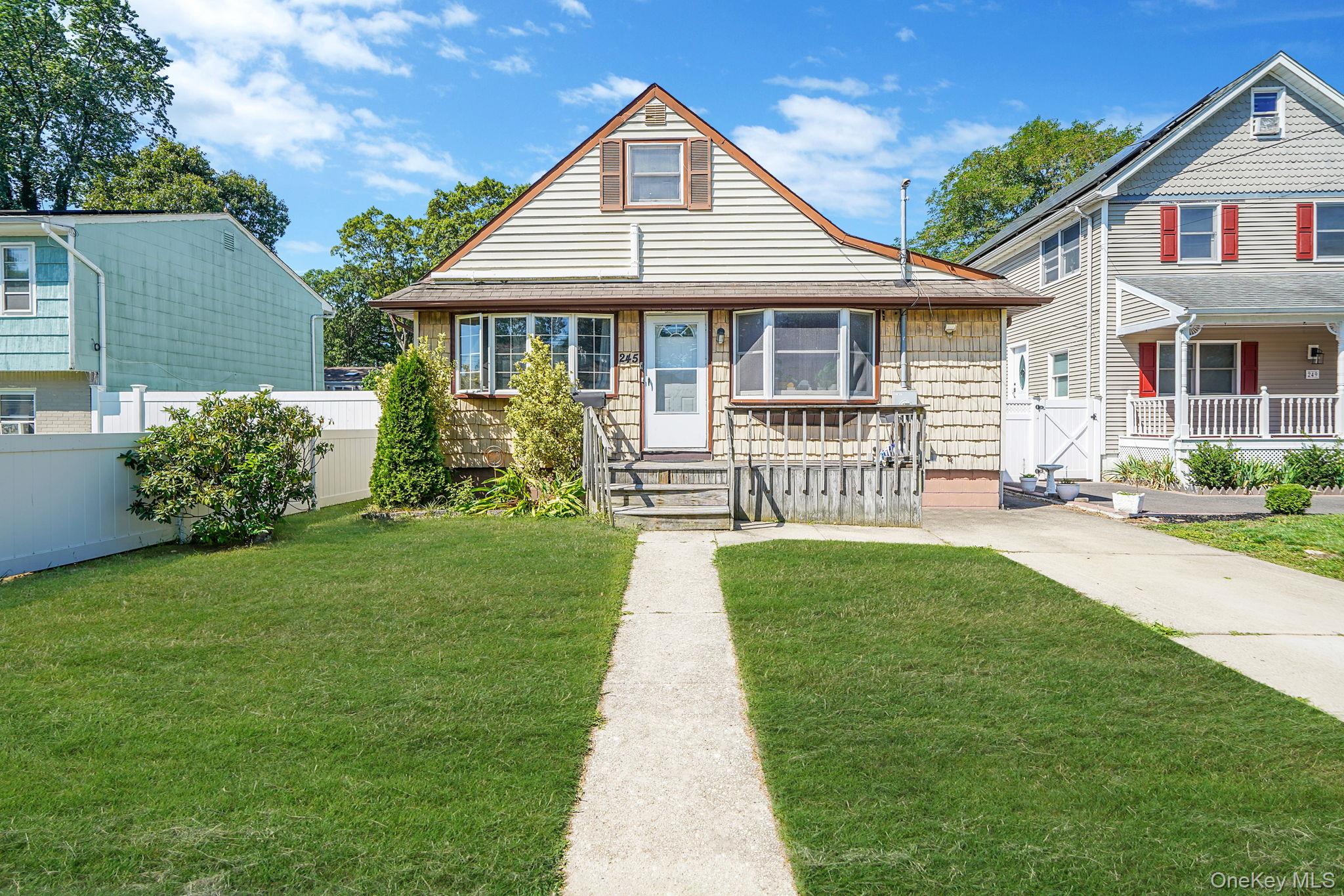 245 Waldo Street, Copiague, NY 11726