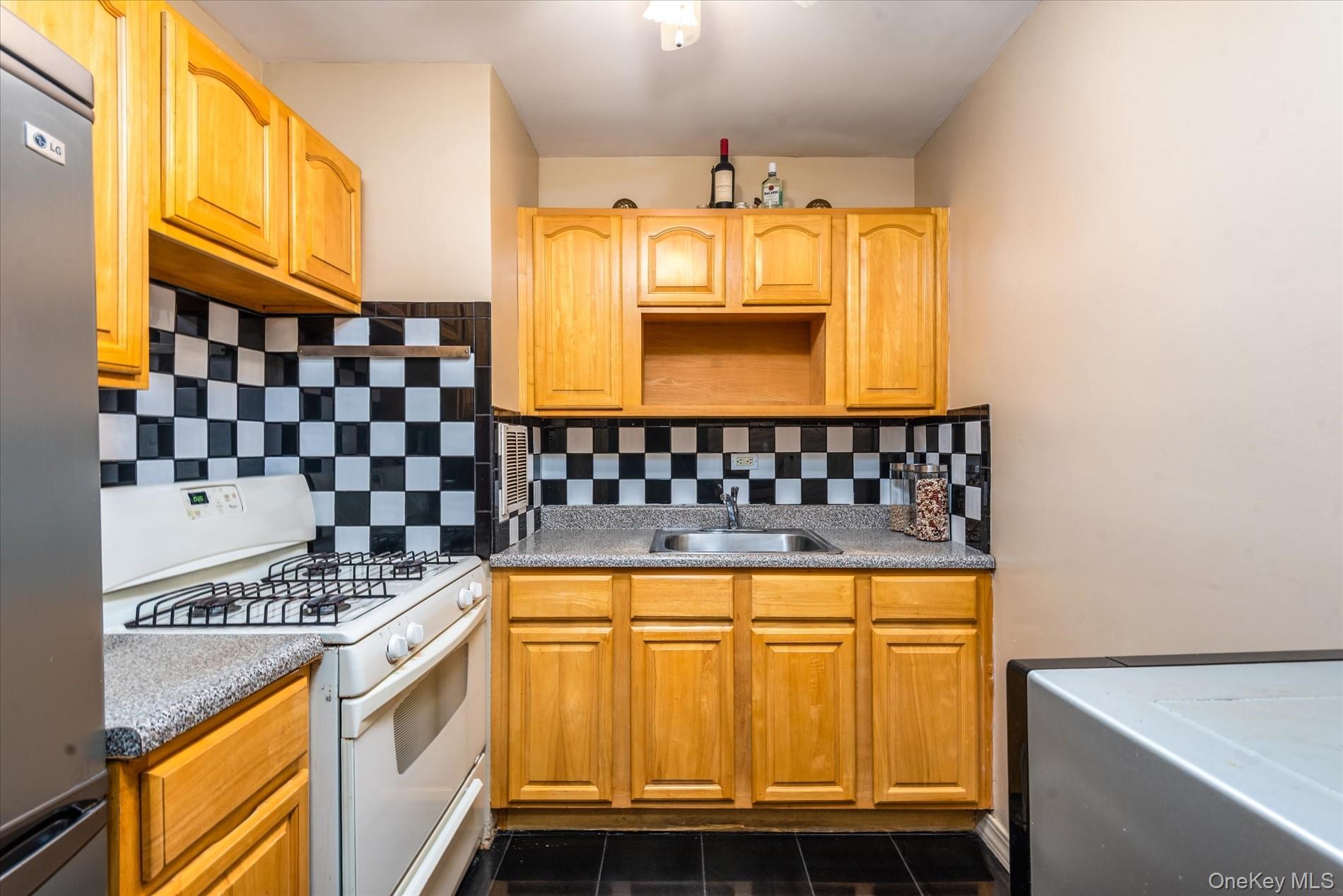 85-15 Main Street # 2B, Briarwood, NY 11435