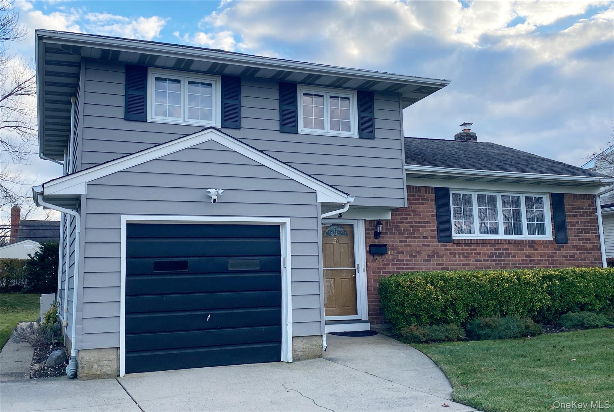 26 Summit, Hicksville, NY 11801