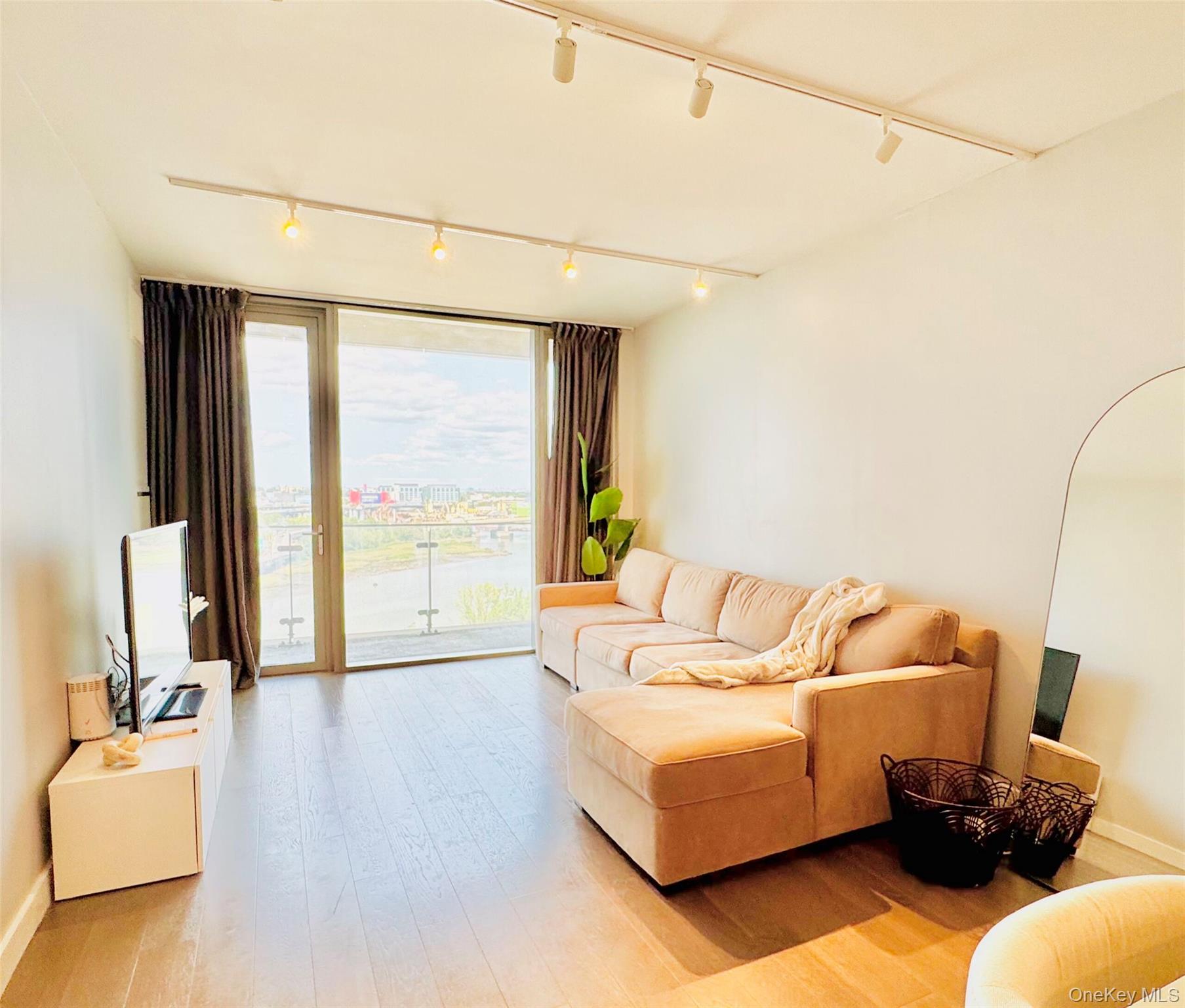 131-05 40 Road # 11G, Flushing, NY 11354