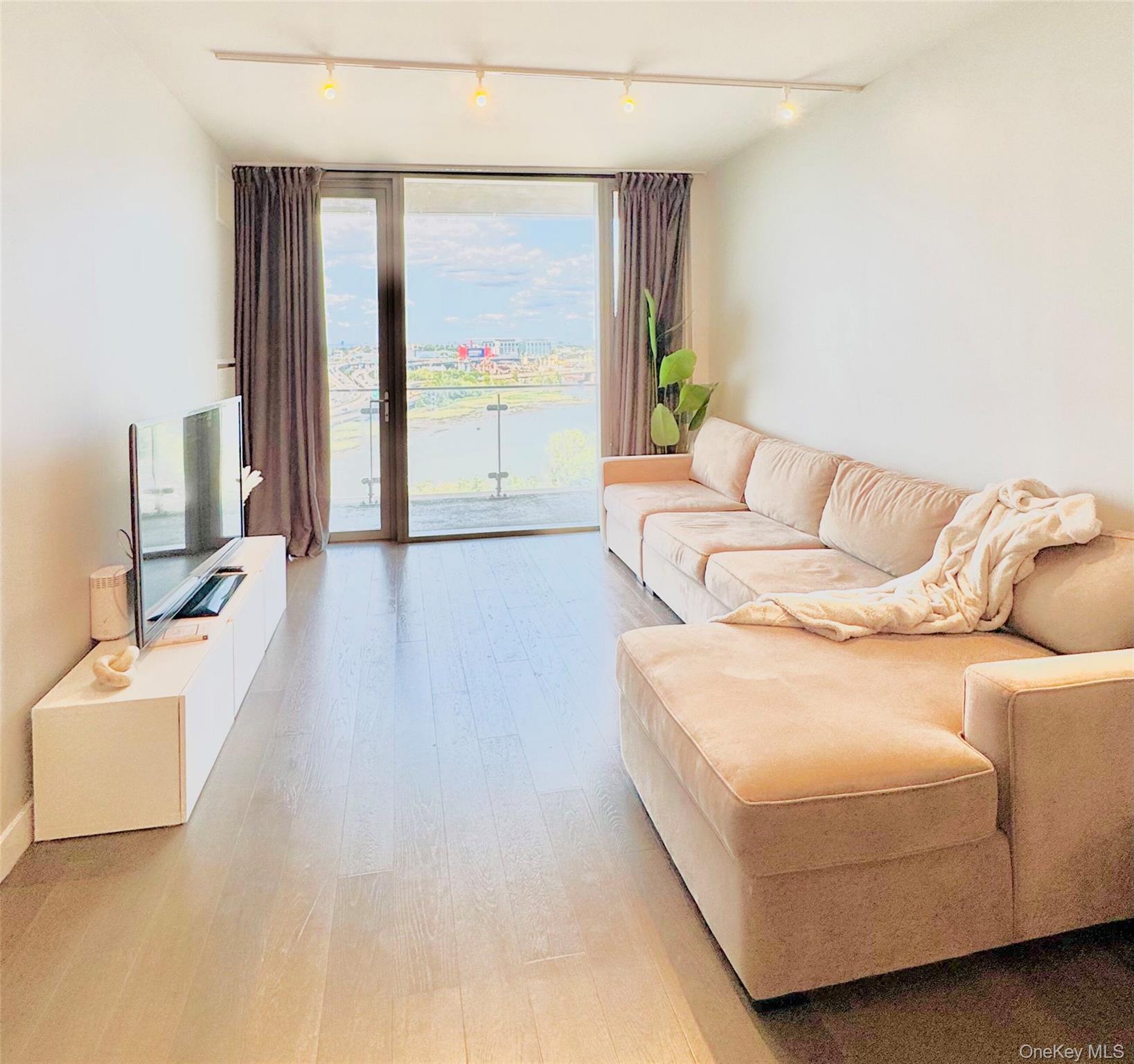 131-05 40 Road # 11G, Flushing, NY 11354