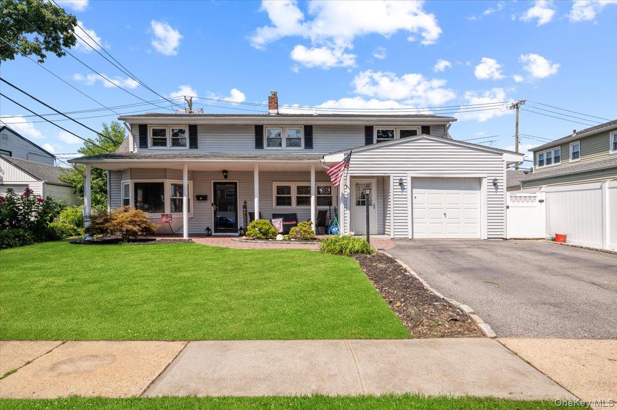 53 Periwinkle Road, Levittown, NY 11756