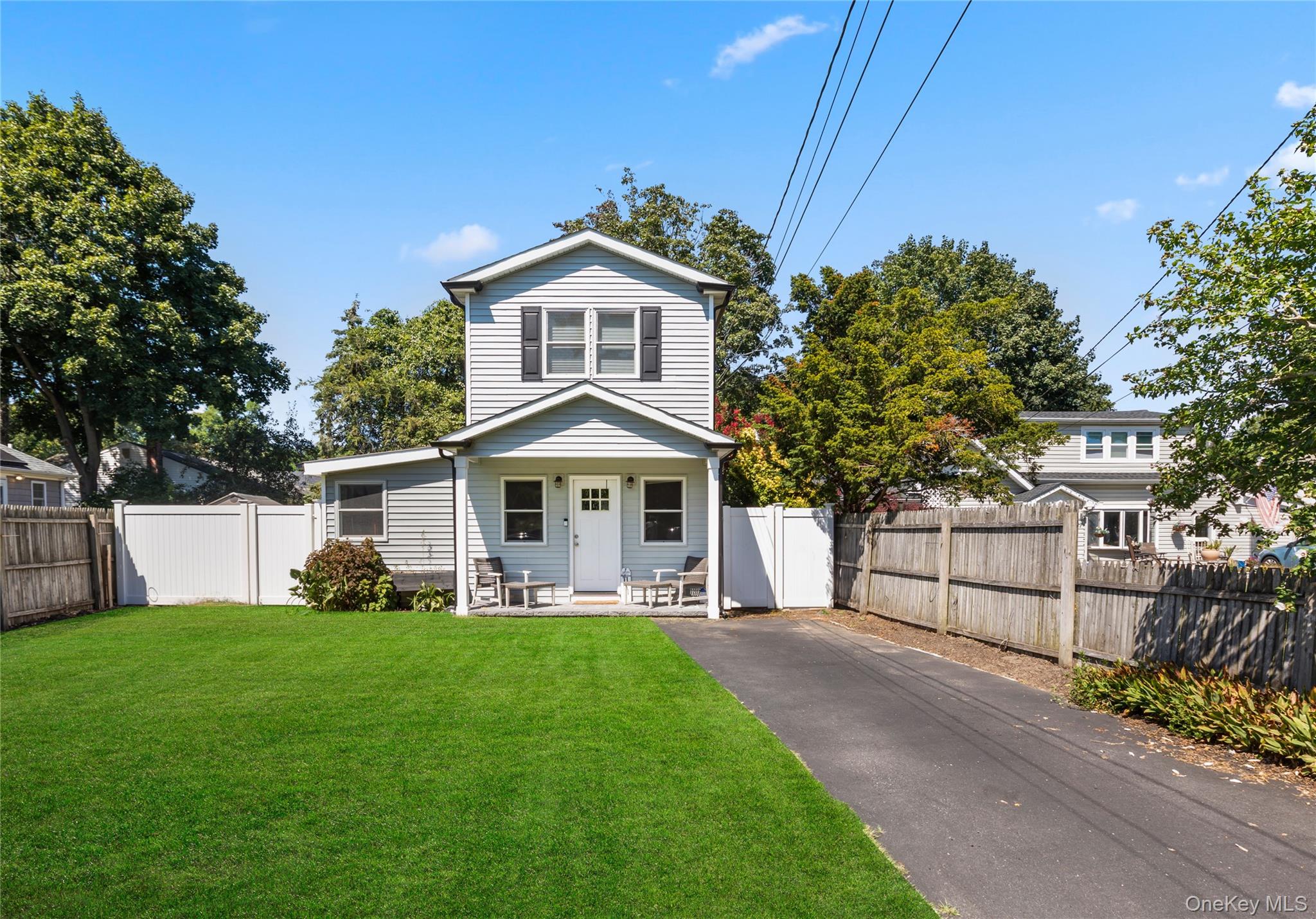 35 Rose Street, Hauppauge, NY 11788