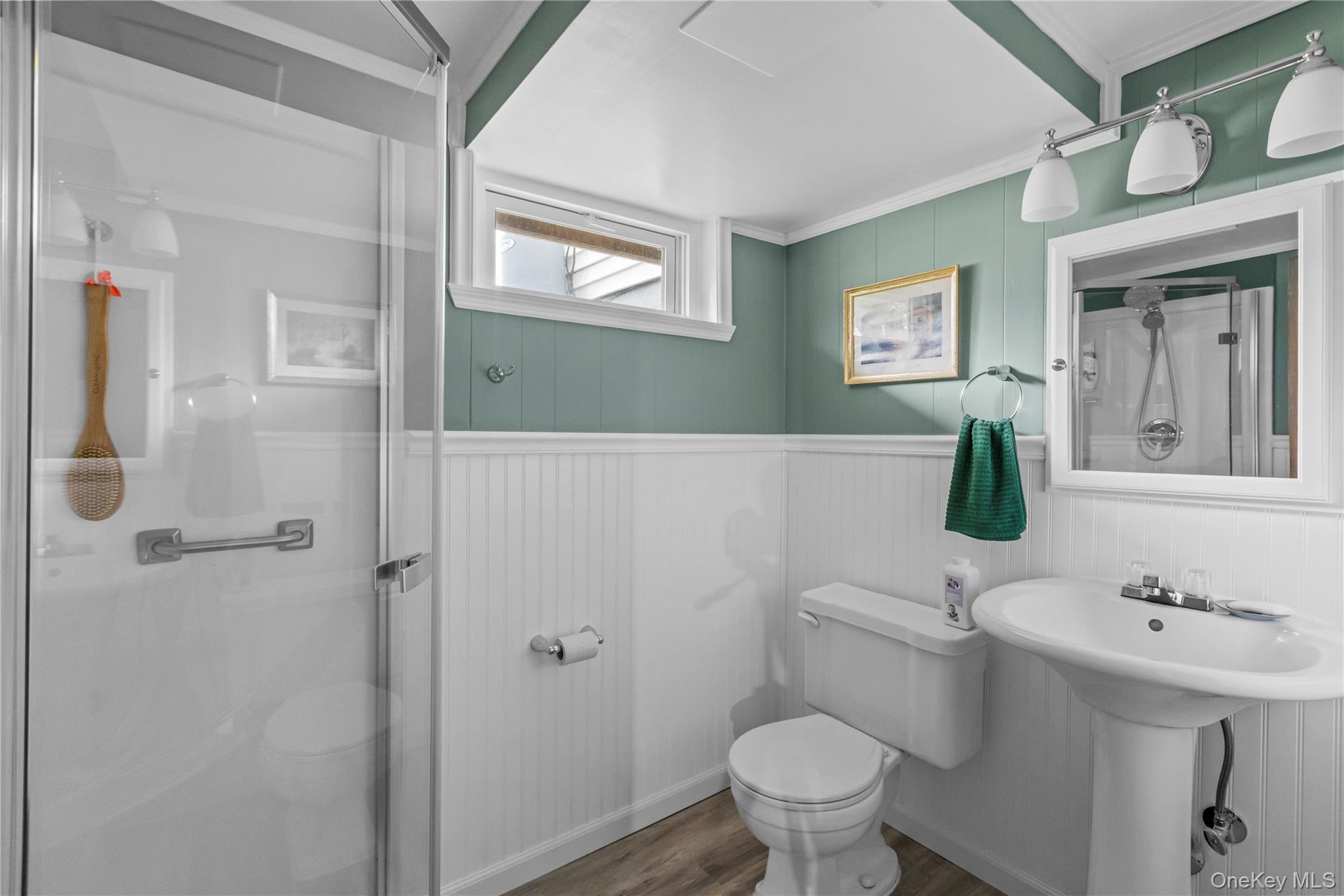 18 Sterling Place, Sayville, NY 11782