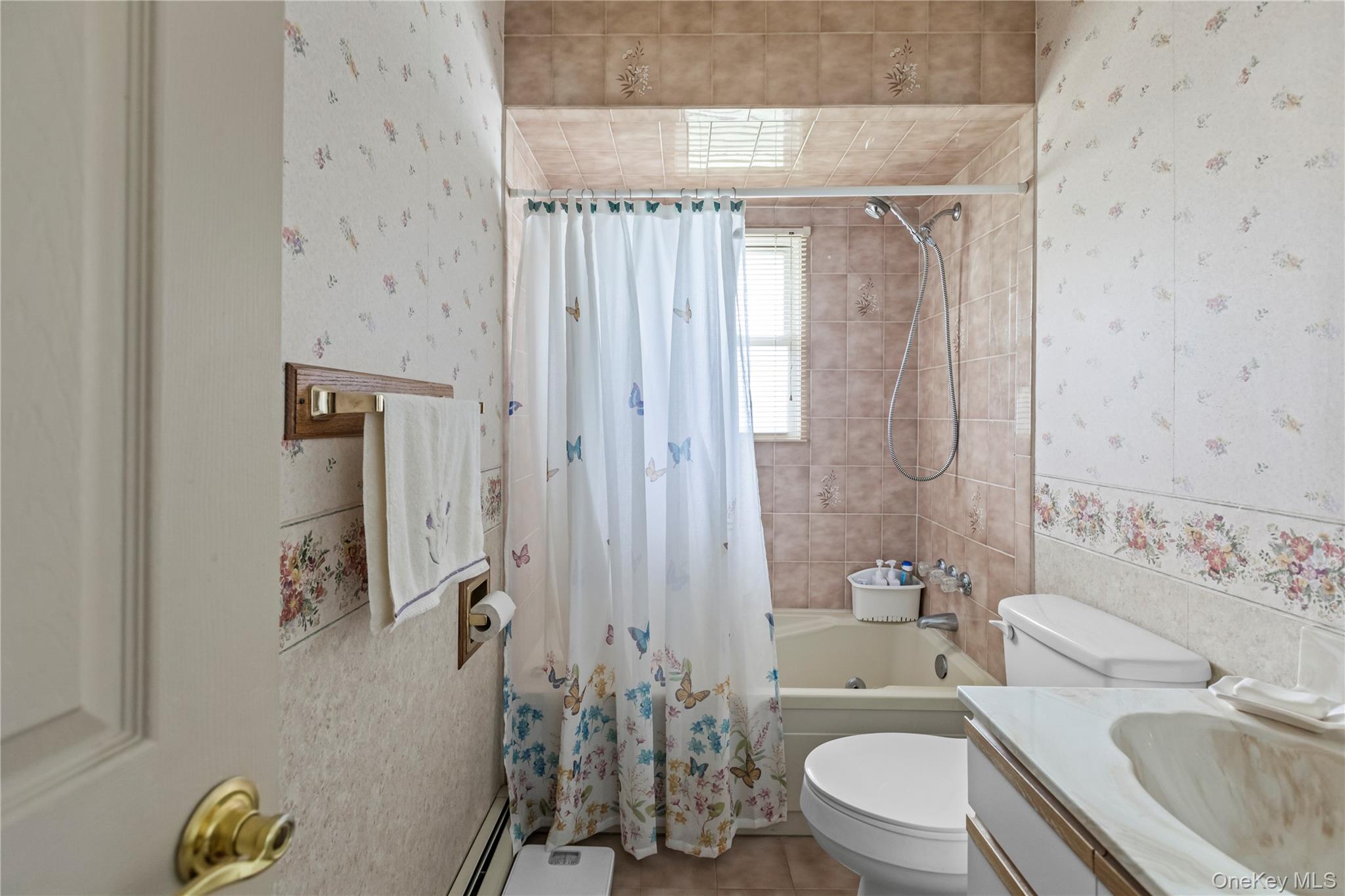 18 Sterling Place, Sayville, NY 11782