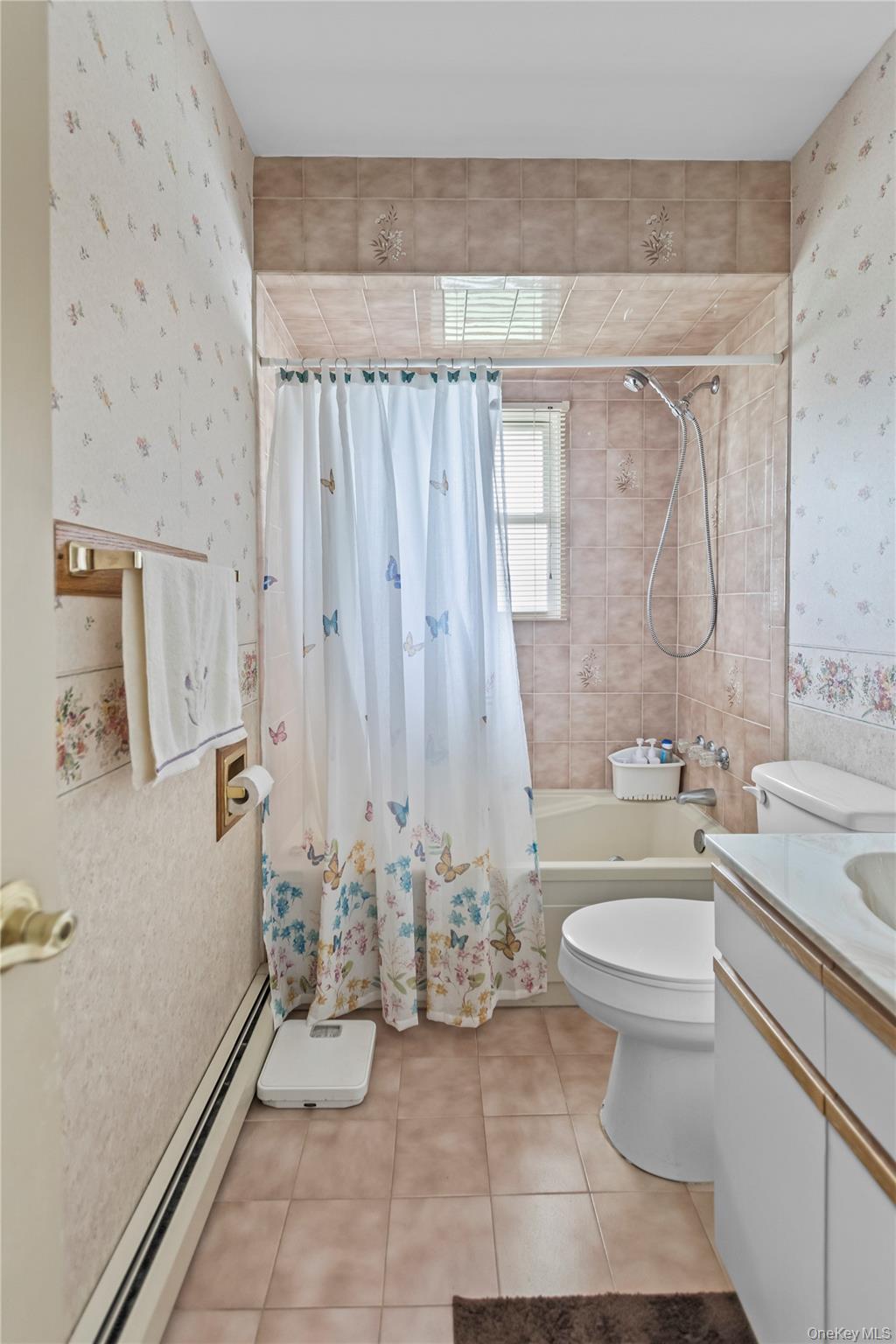 18 Sterling Place, Sayville, NY 11782