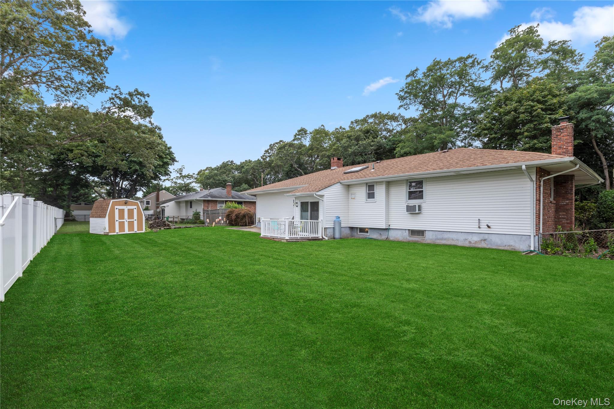 18 Sterling Place, Sayville, NY 11782