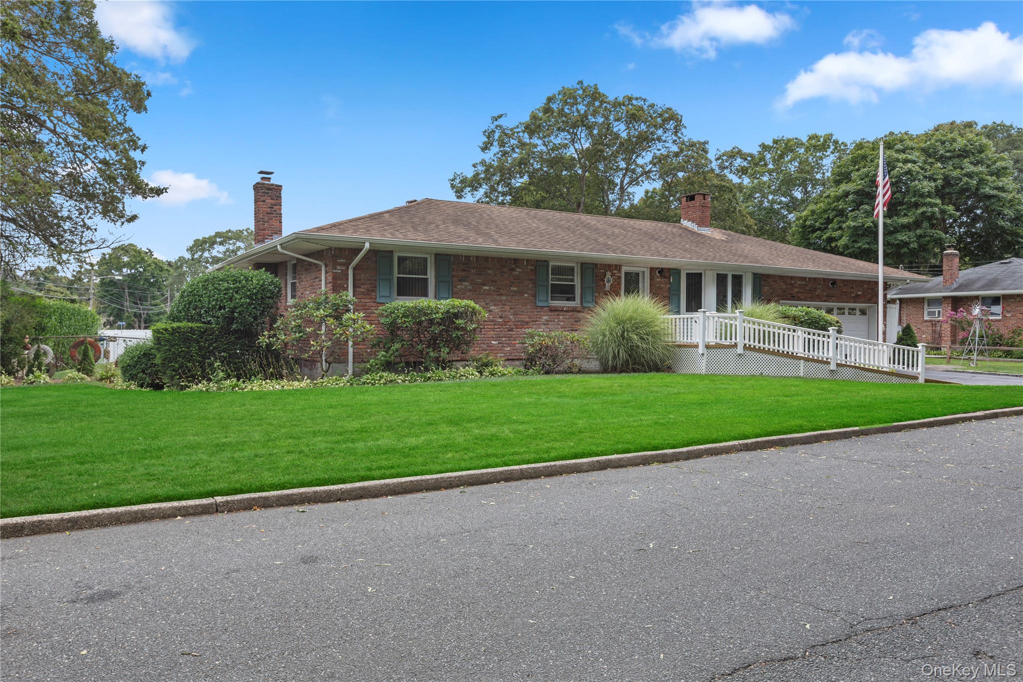 18 Sterling Place, Sayville, NY 11782