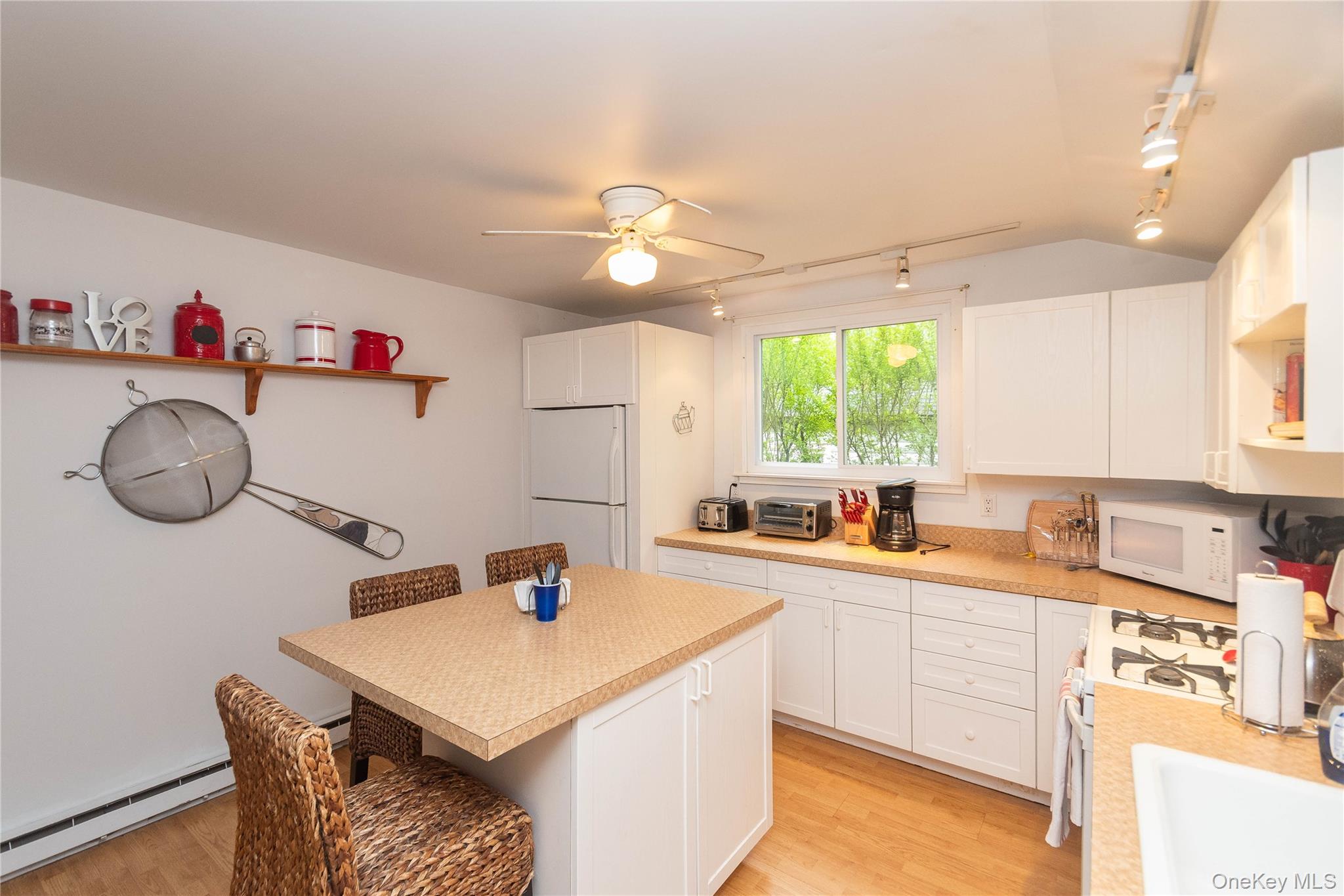 74 W Read Avenue, Smallwood, NY 12720