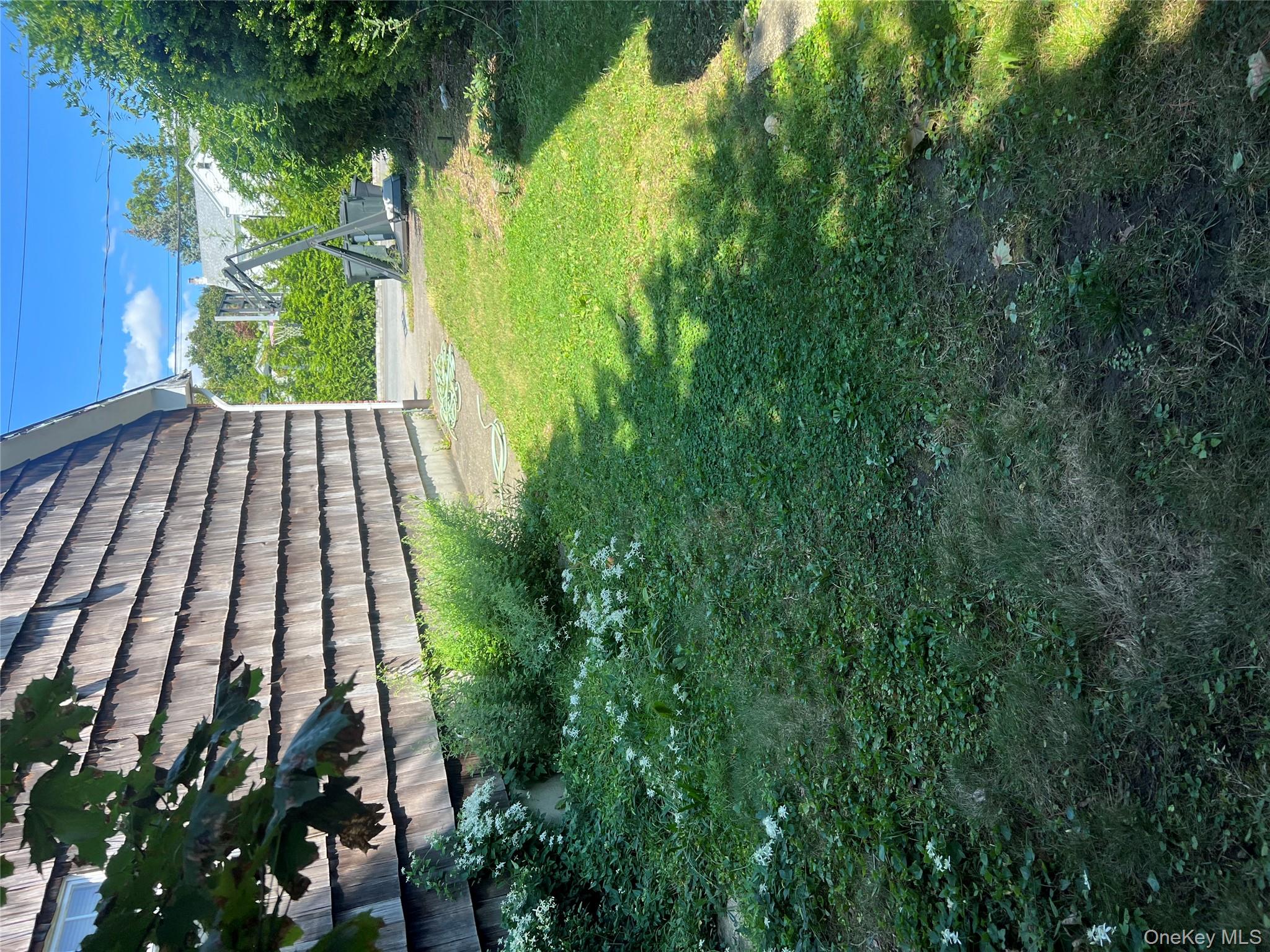 8 Ventana Court, Lawrence, NY 11559