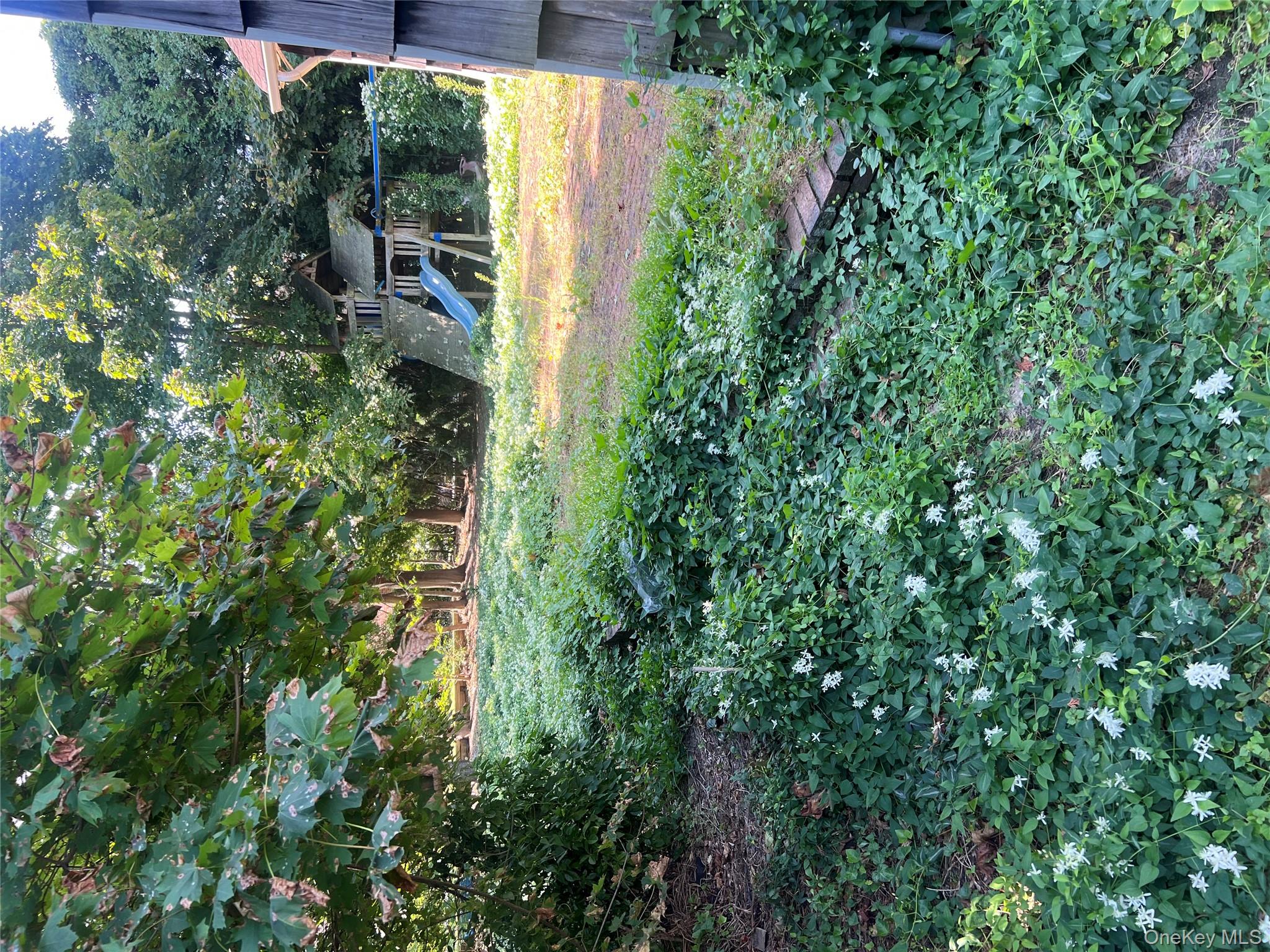 8 Ventana Court, Lawrence, NY 11559