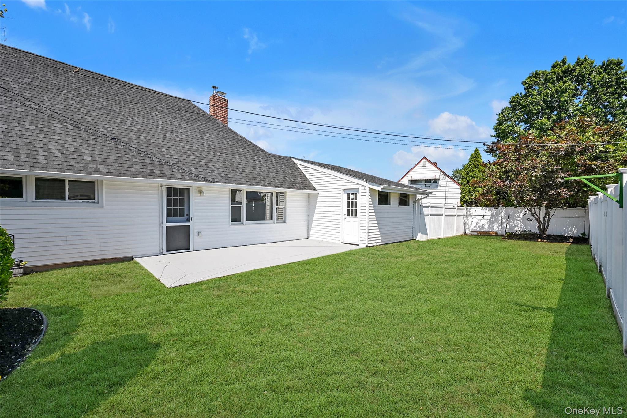 77 Autumn Lane, Hicksville, NY 11801