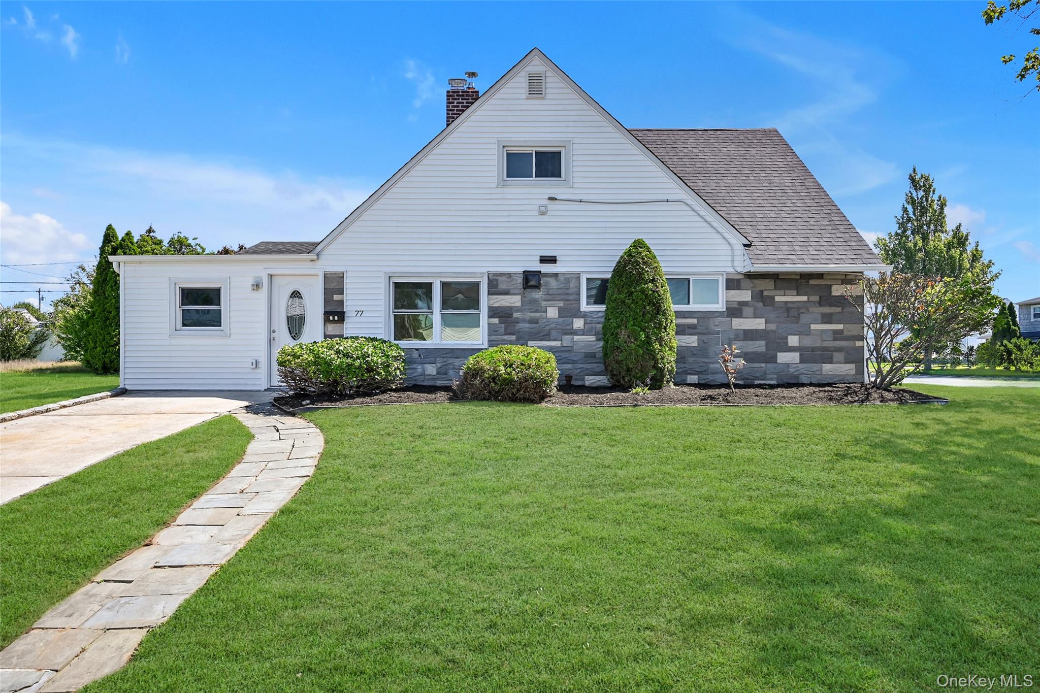 77 Autumn Lane, Hicksville, NY 11801