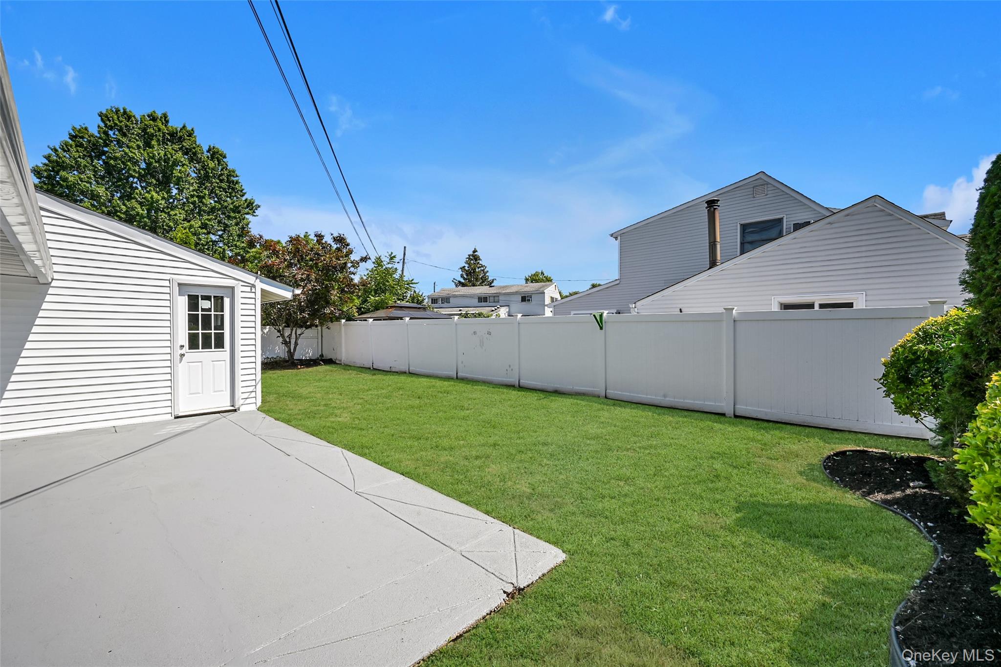 77 Autumn Lane, Hicksville, NY 11801