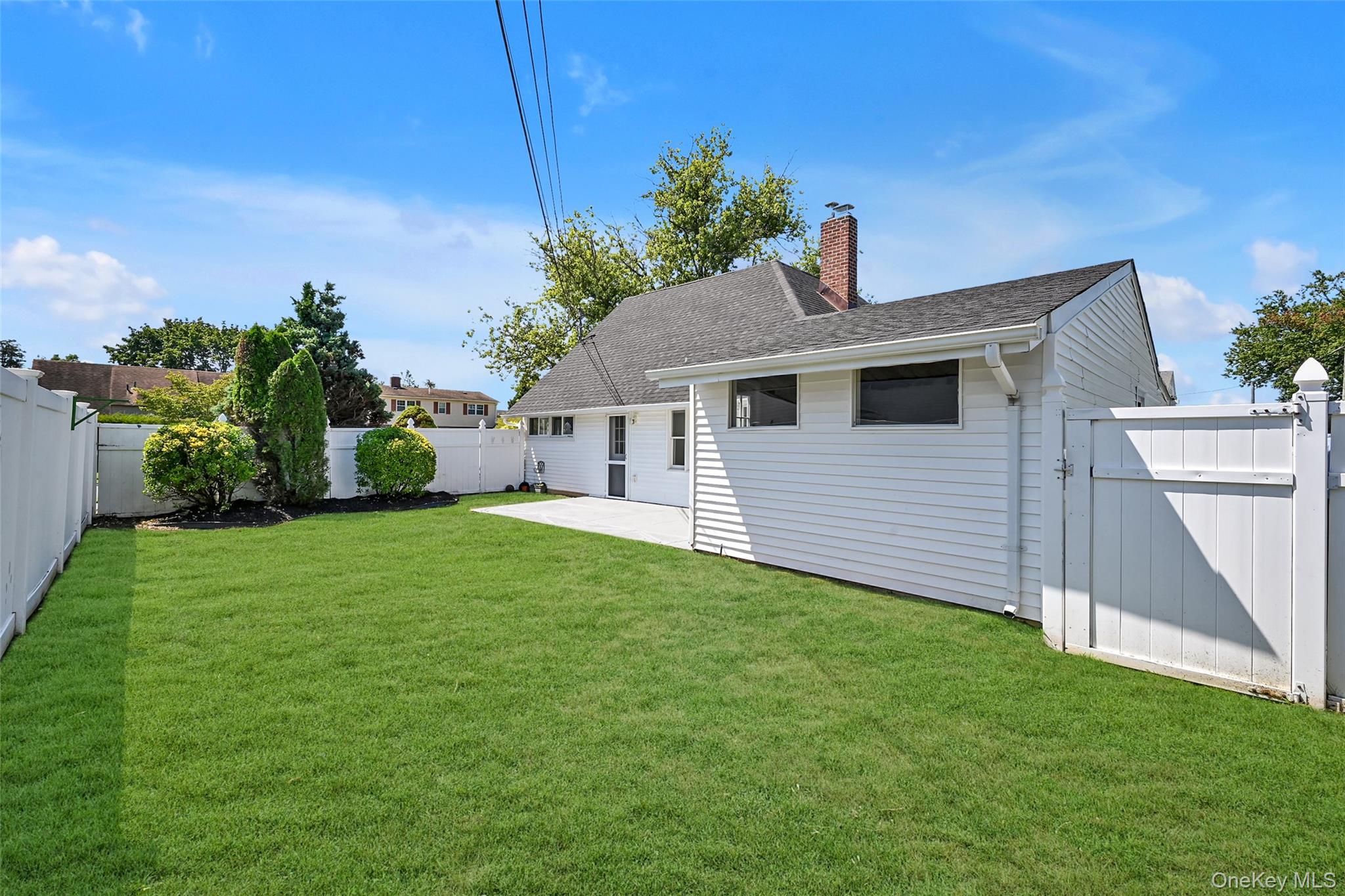 77 Autumn Lane, Hicksville, NY 11801