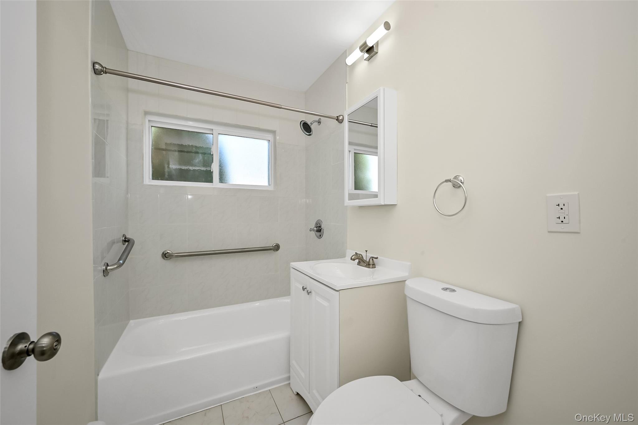 77 Autumn Lane, Hicksville, NY 11801