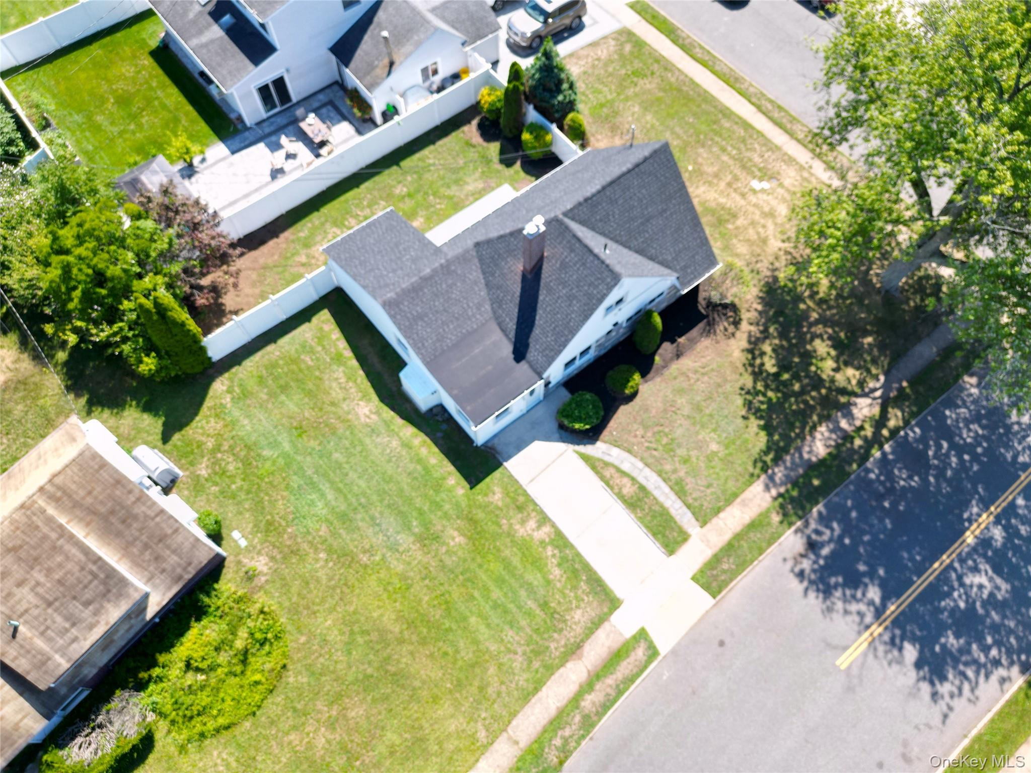 77 Autumn Lane, Hicksville, NY 11801