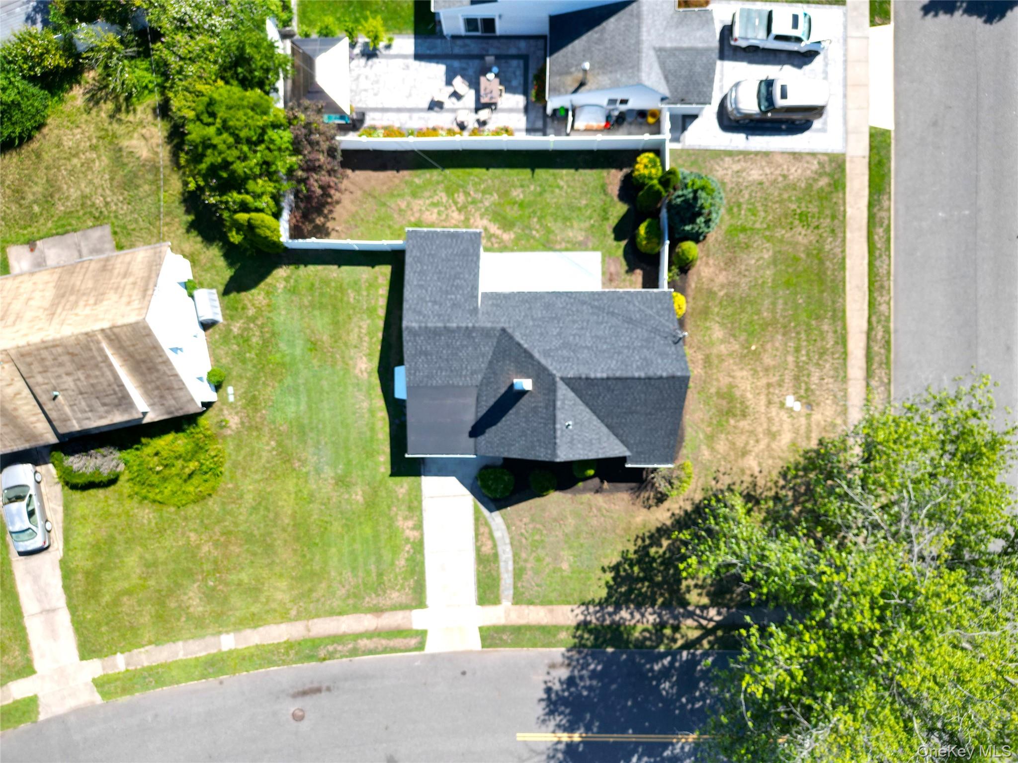 77 Autumn Lane, Hicksville, NY 11801