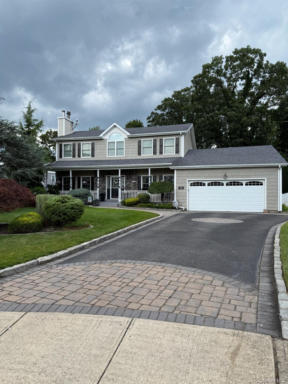 30 Rose Court, Lindenhurst, NY 11757