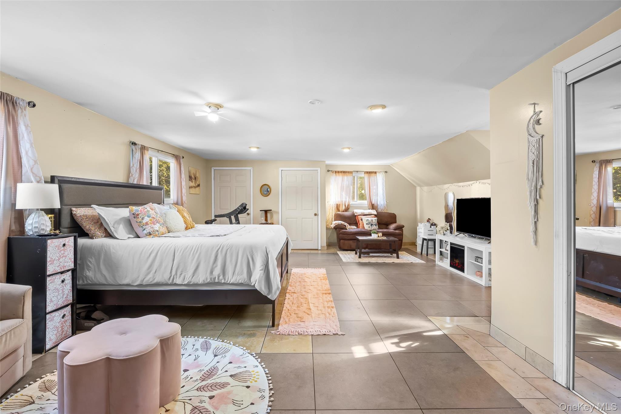 68 Rosemont Avenue, Farmingville, NY 11738