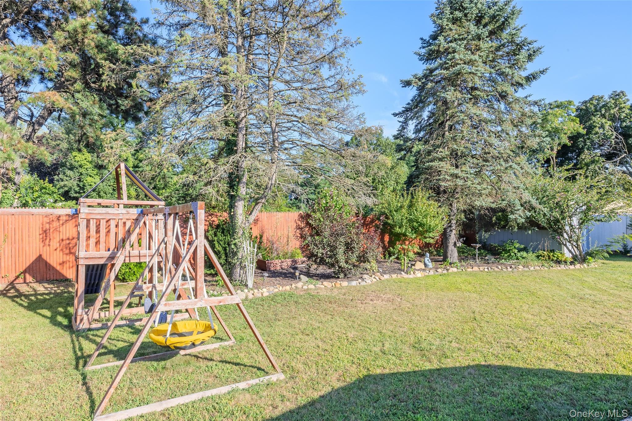 68 Rosemont Avenue, Farmingville, NY 11738