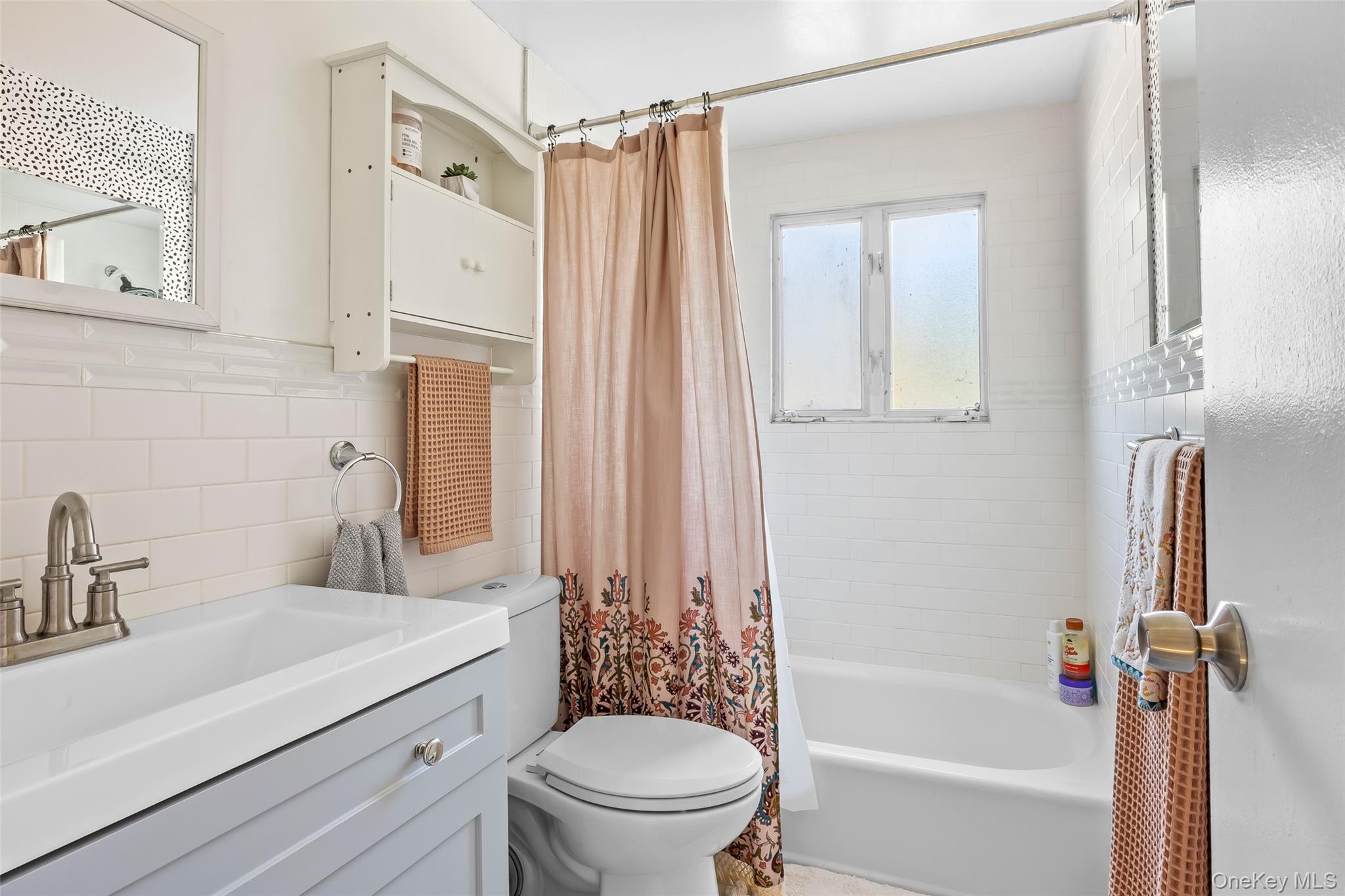 68 Rosemont Avenue, Farmingville, NY 11738