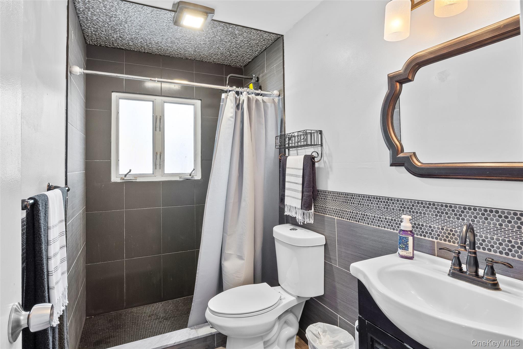 68 Rosemont Avenue, Farmingville, NY 11738