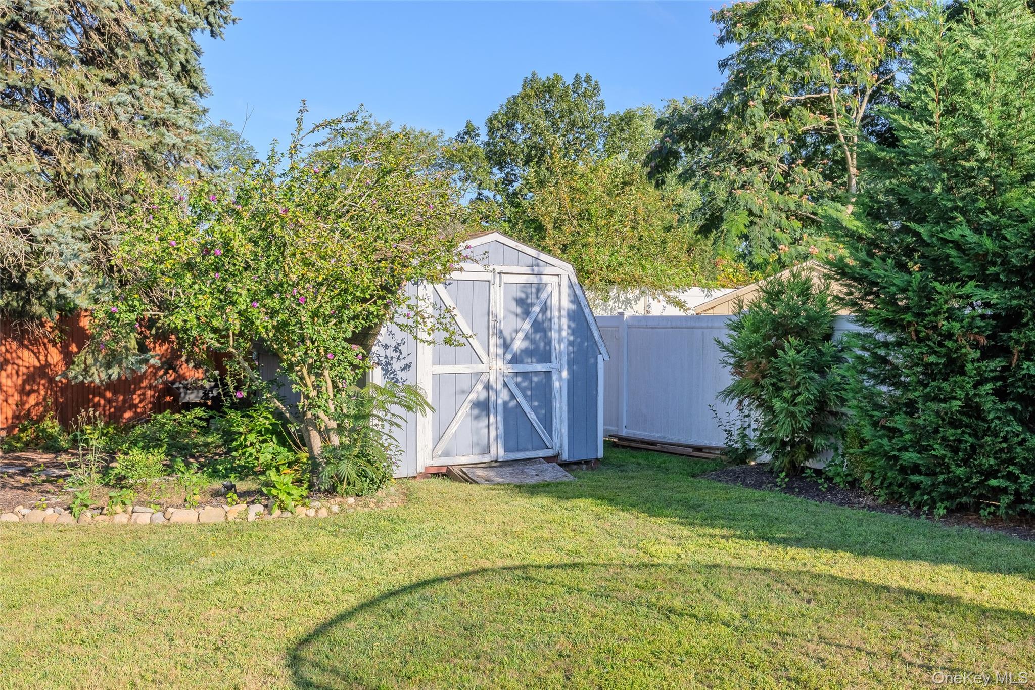 68 Rosemont Avenue, Farmingville, NY 11738