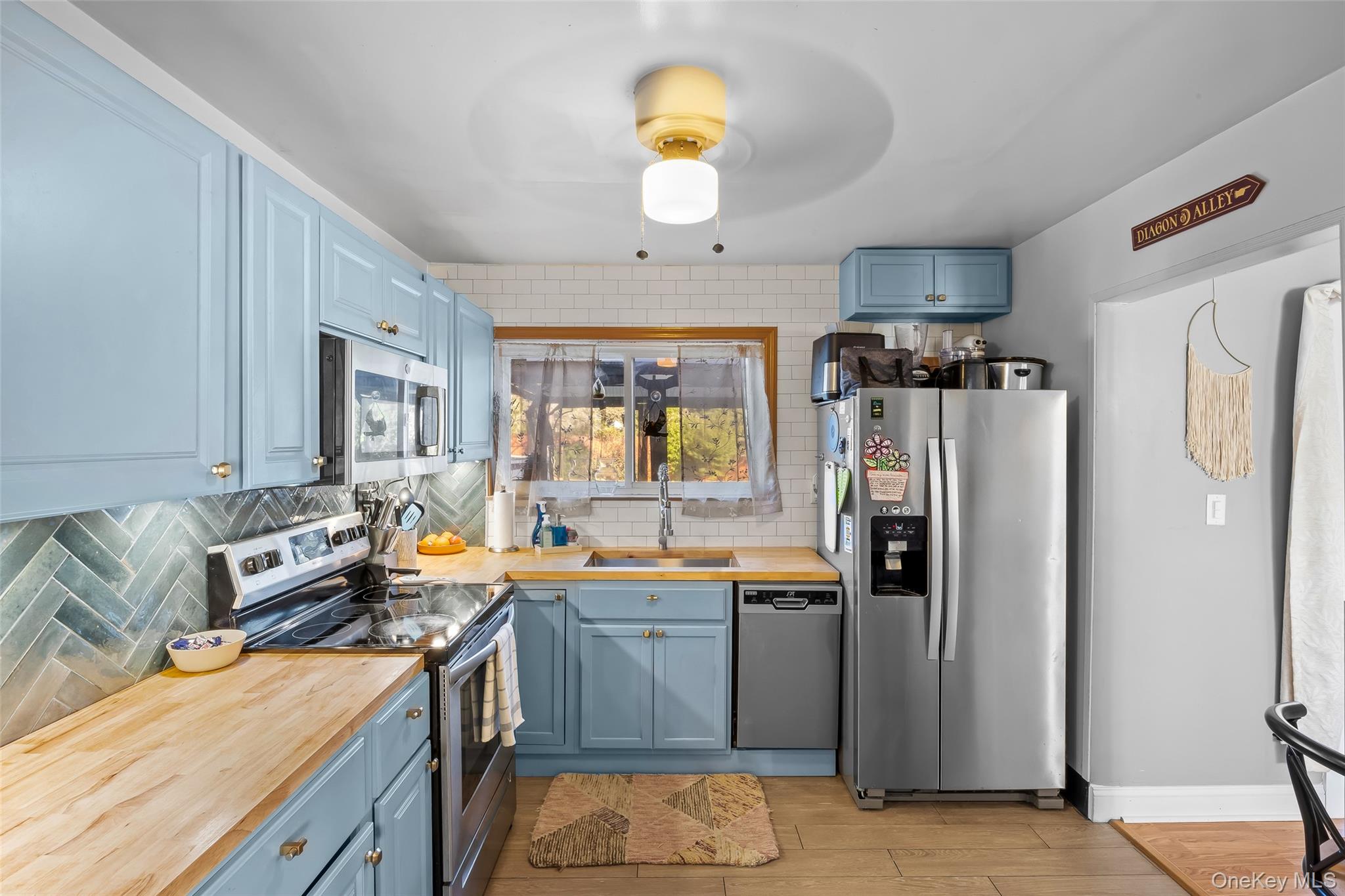 68 Rosemont Avenue, Farmingville, NY 11738