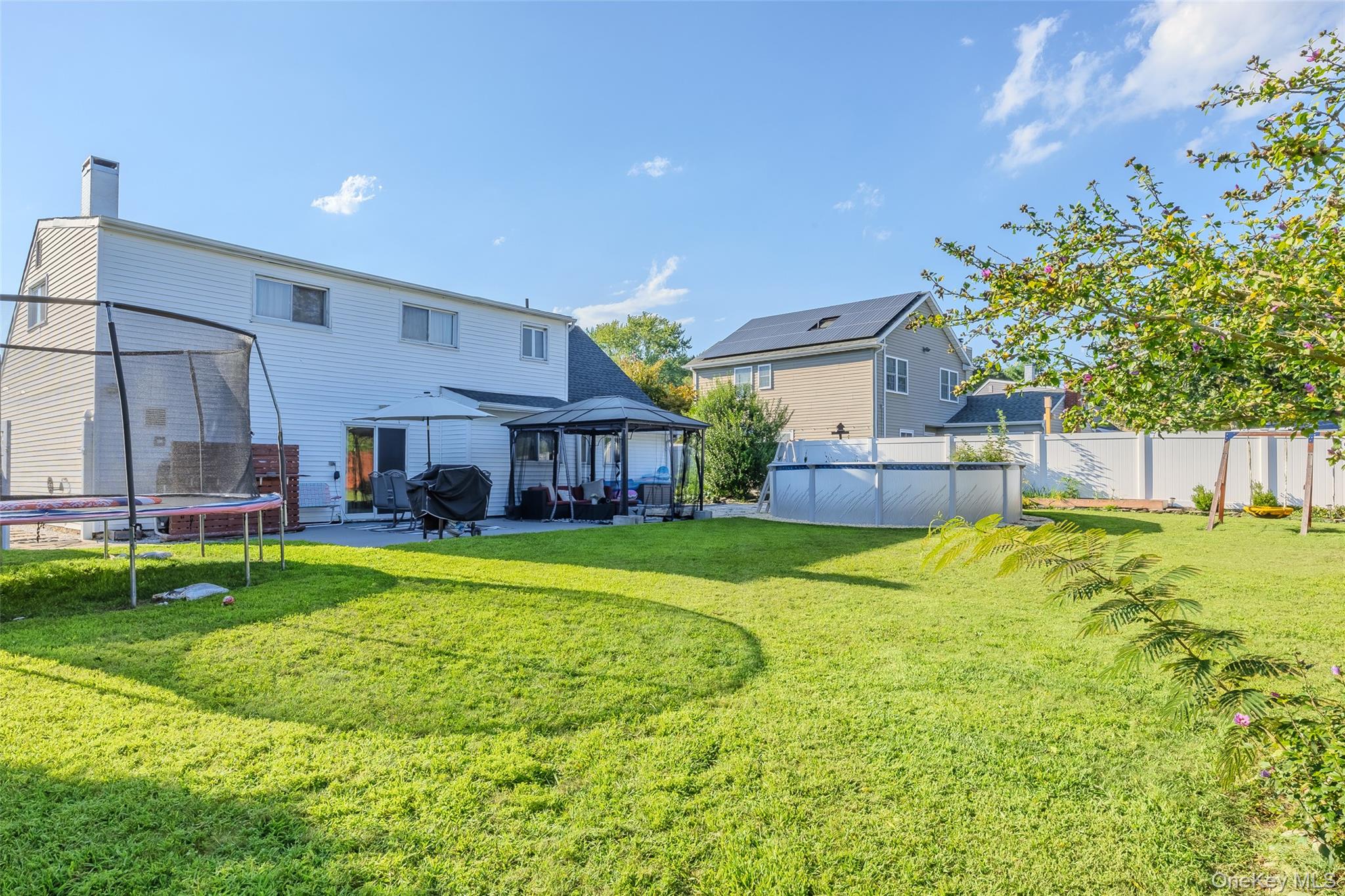 68 Rosemont Avenue, Farmingville, NY 11738