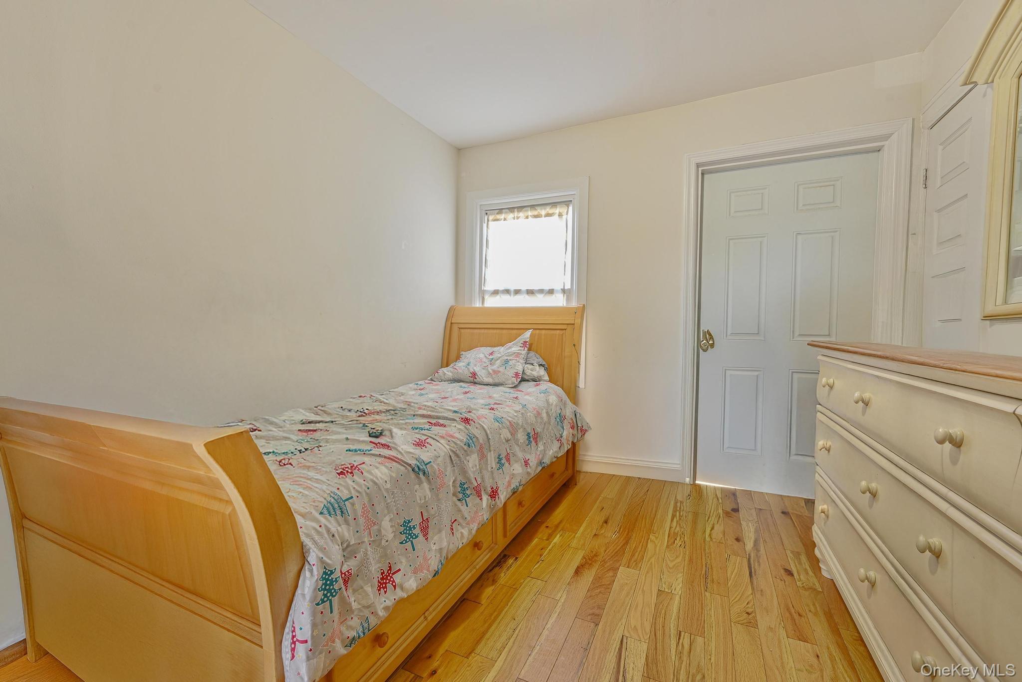 19 Parma Road, Island Park, NY 11558