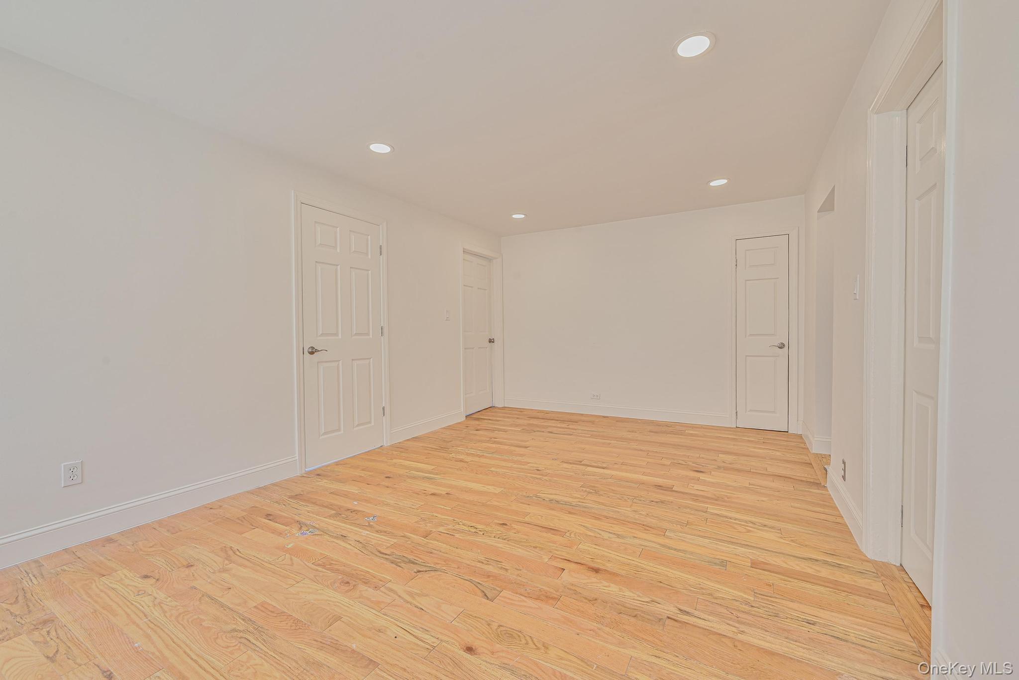 19 Parma Road, Island Park, NY 11558