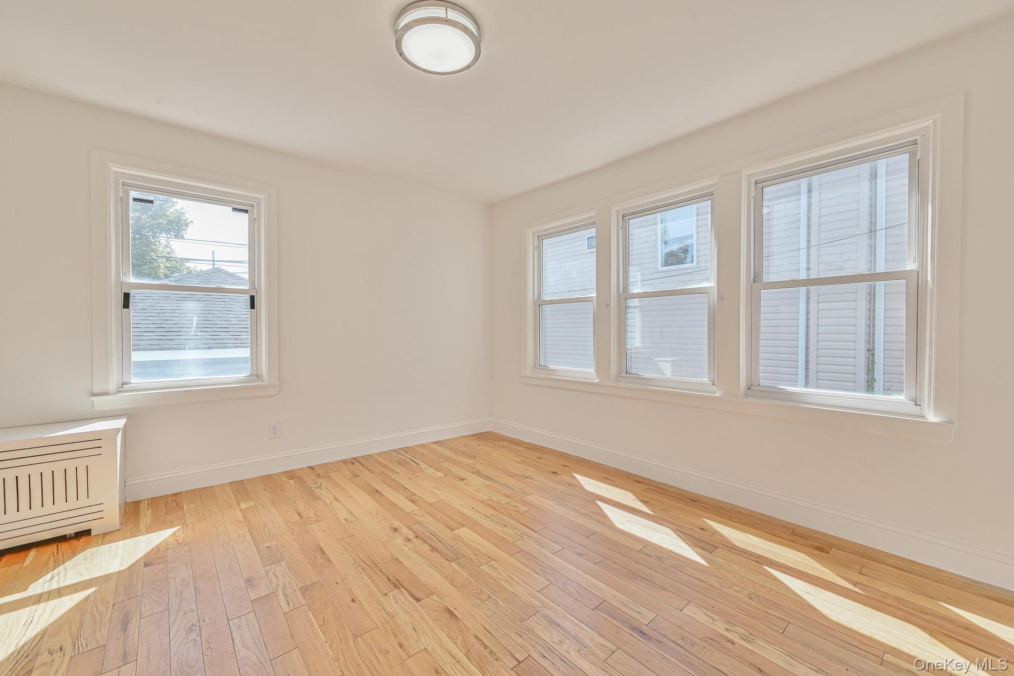 19 Parma Road, Island Park, NY 11558