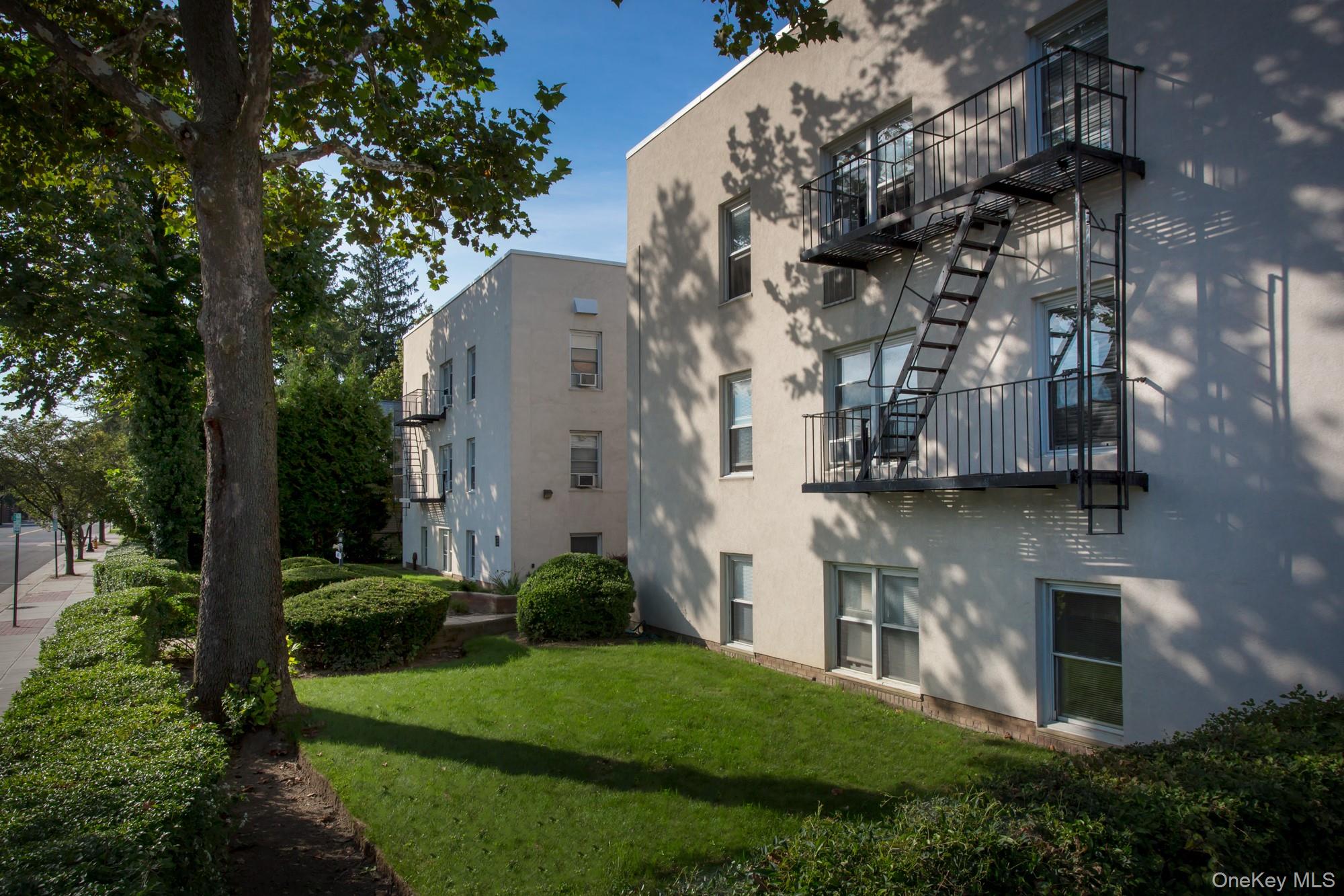 326 Bevelander Place # 326, West Sayville, NY 11796