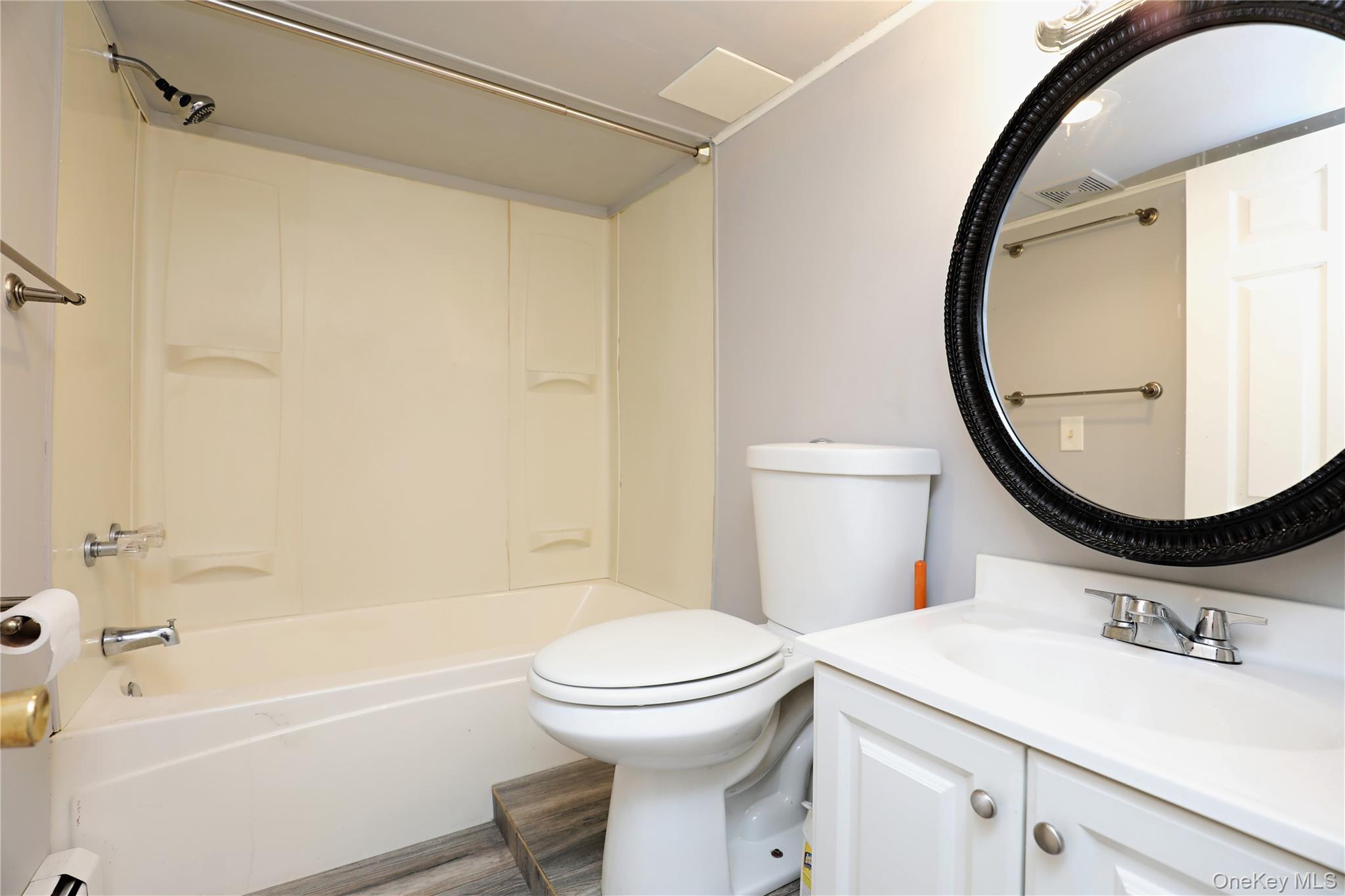 17-21 Cedar Drive, Lake Katrine, NY 12449