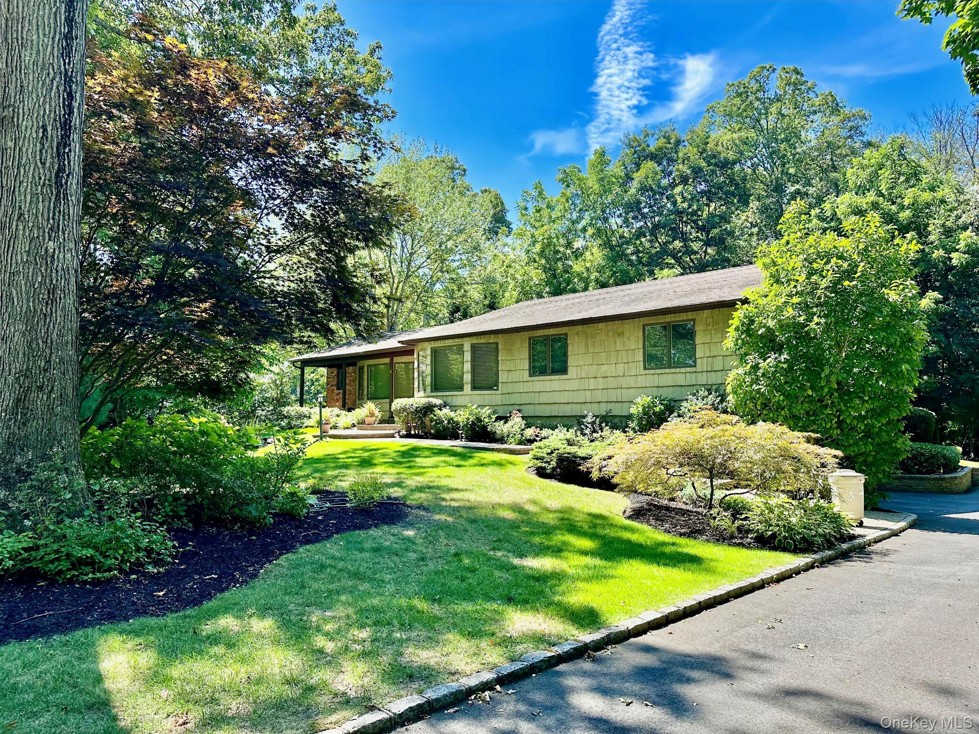 3 Chiswell Drive, Melville, NY 11747