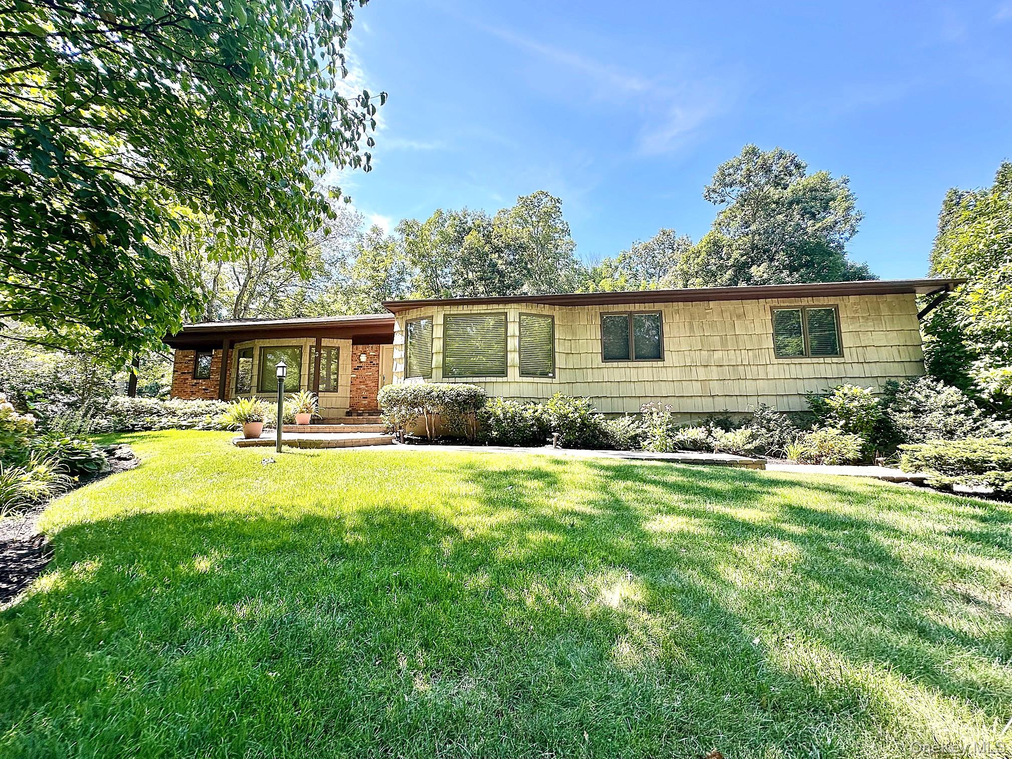 3 Chiswell Drive, Melville, NY 11747