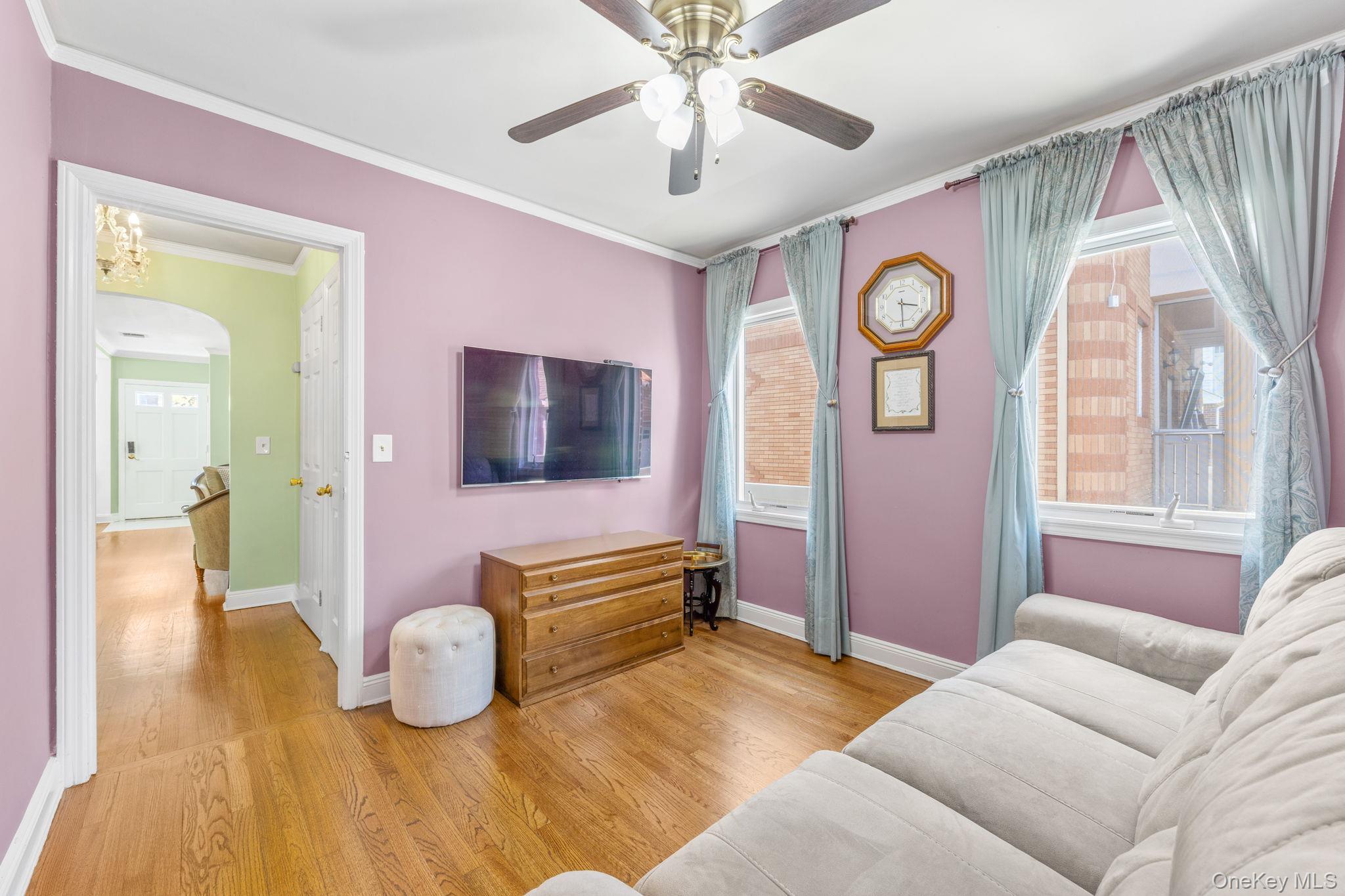 18 Rose Lane, New Hyde Park, NY 11040