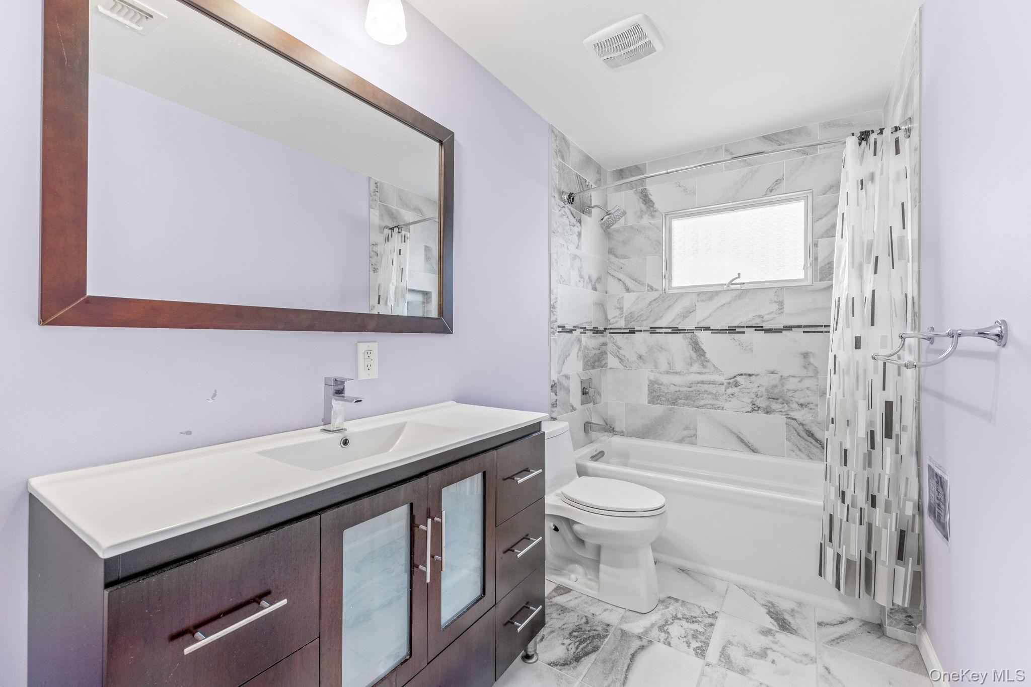 18 Rose Lane, New Hyde Park, NY 11040