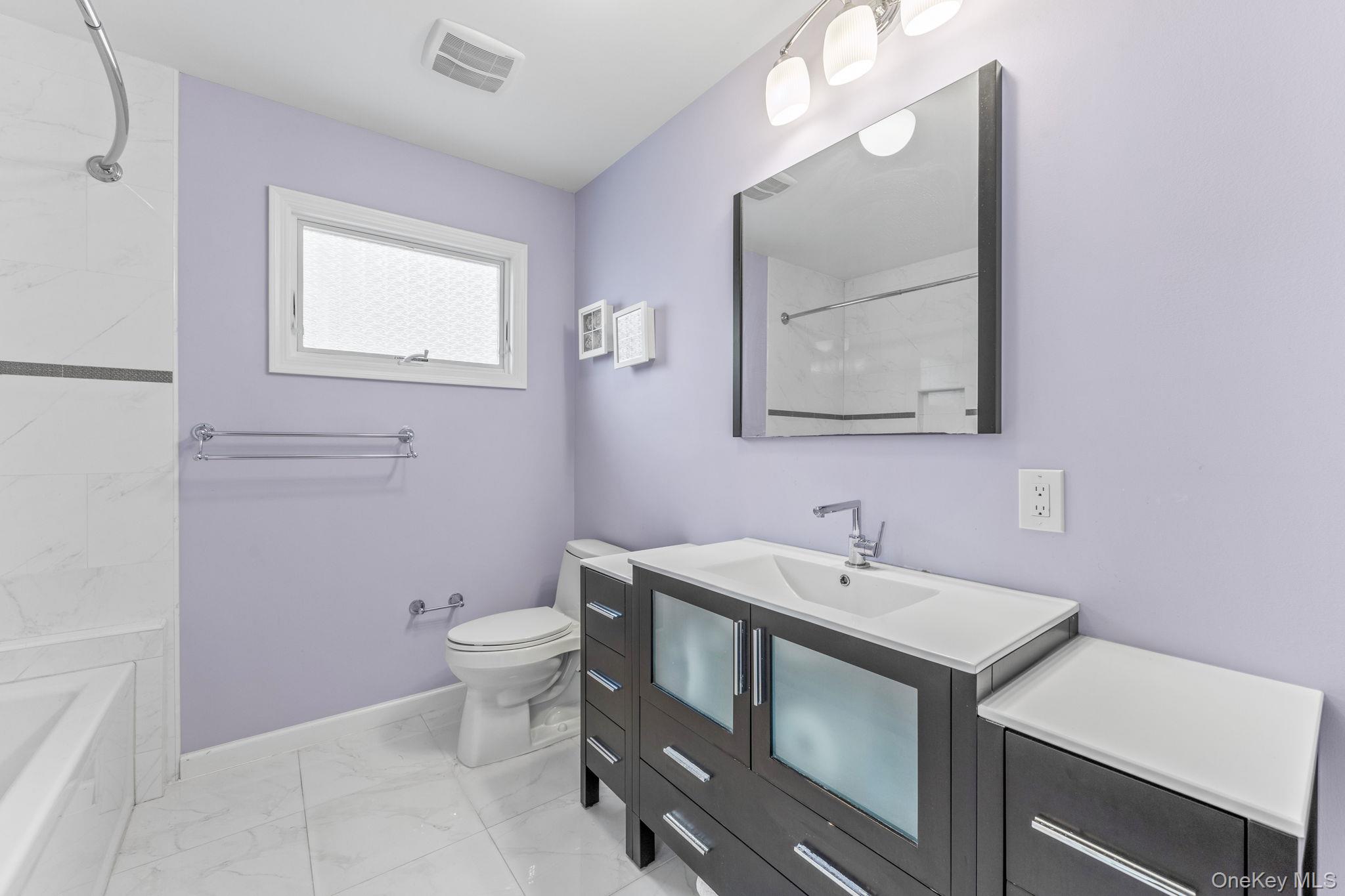 18 Rose Lane, New Hyde Park, NY 11040