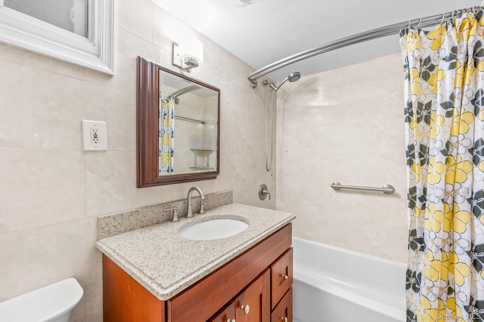 18 Rose Lane, New Hyde Park, NY 11040